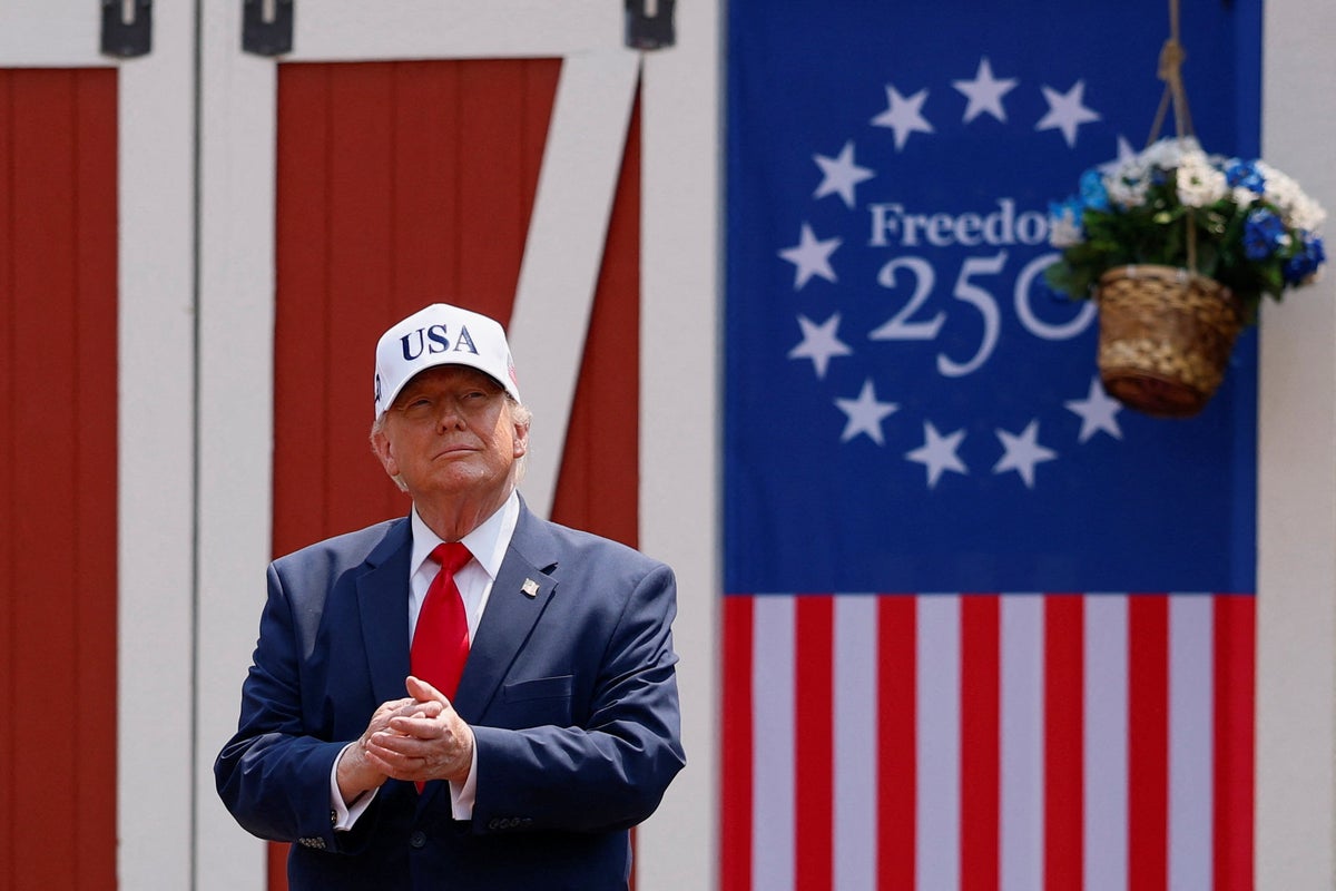 'Üçlü yapacağız': Trump kendisi, oğulları ve askeri onuru hakkında istemeden müstehcen espriler yaptı