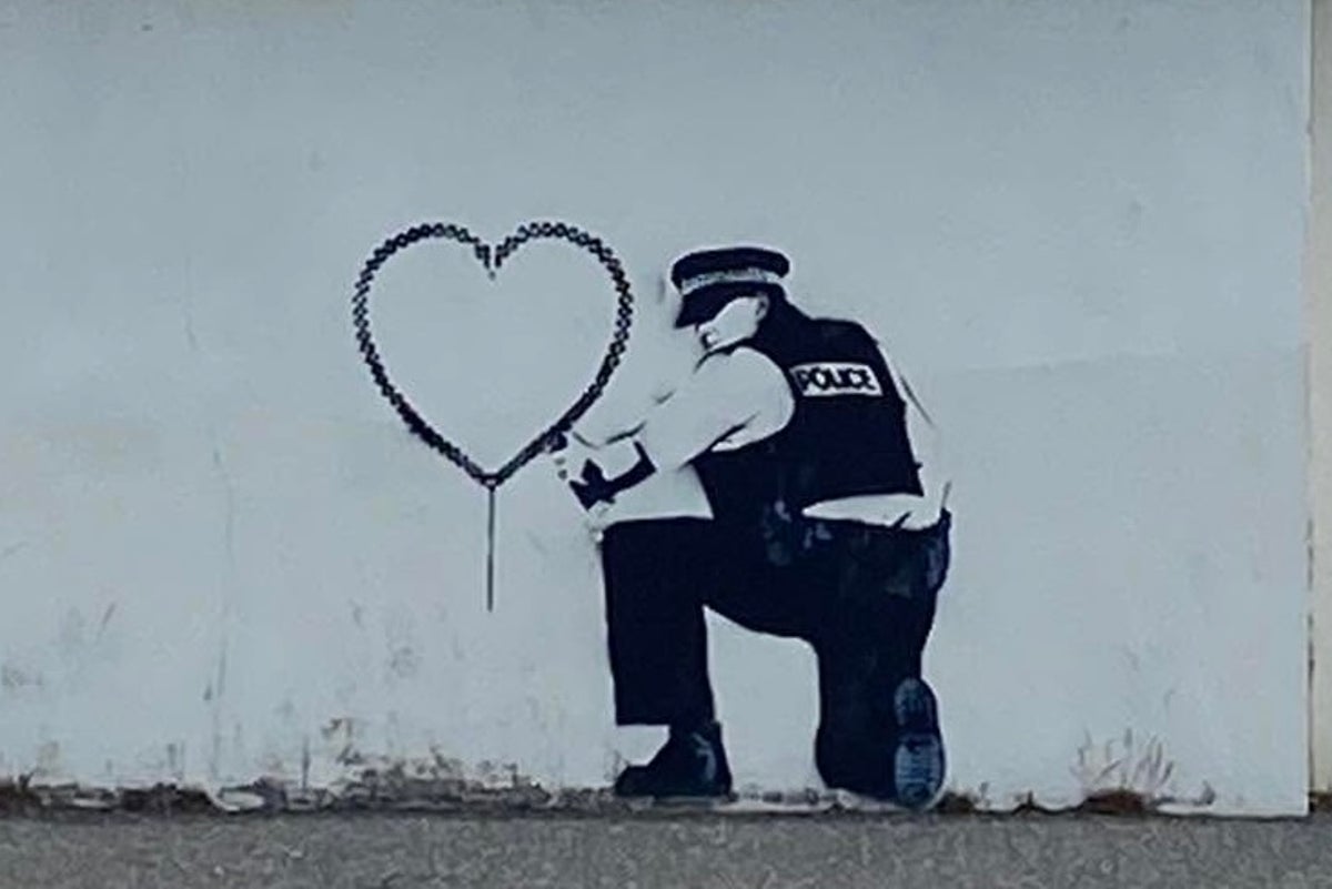 Possible Banksy mural appears on Hove seafront