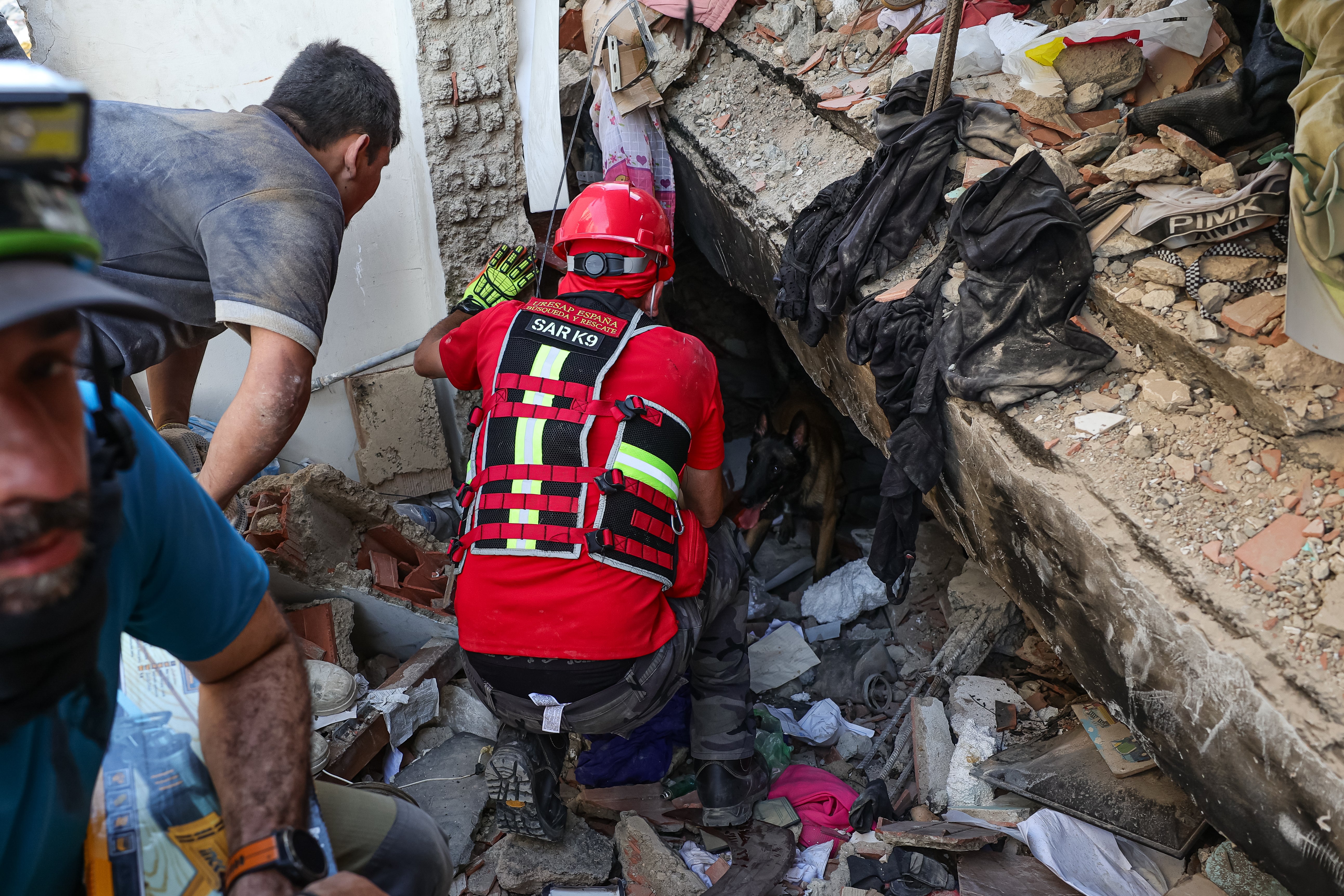 Rescuers from the Spanish delegation continue searching for earthquake victims after a magnitude 7.2 earthquake struck Venezuela (Getty)