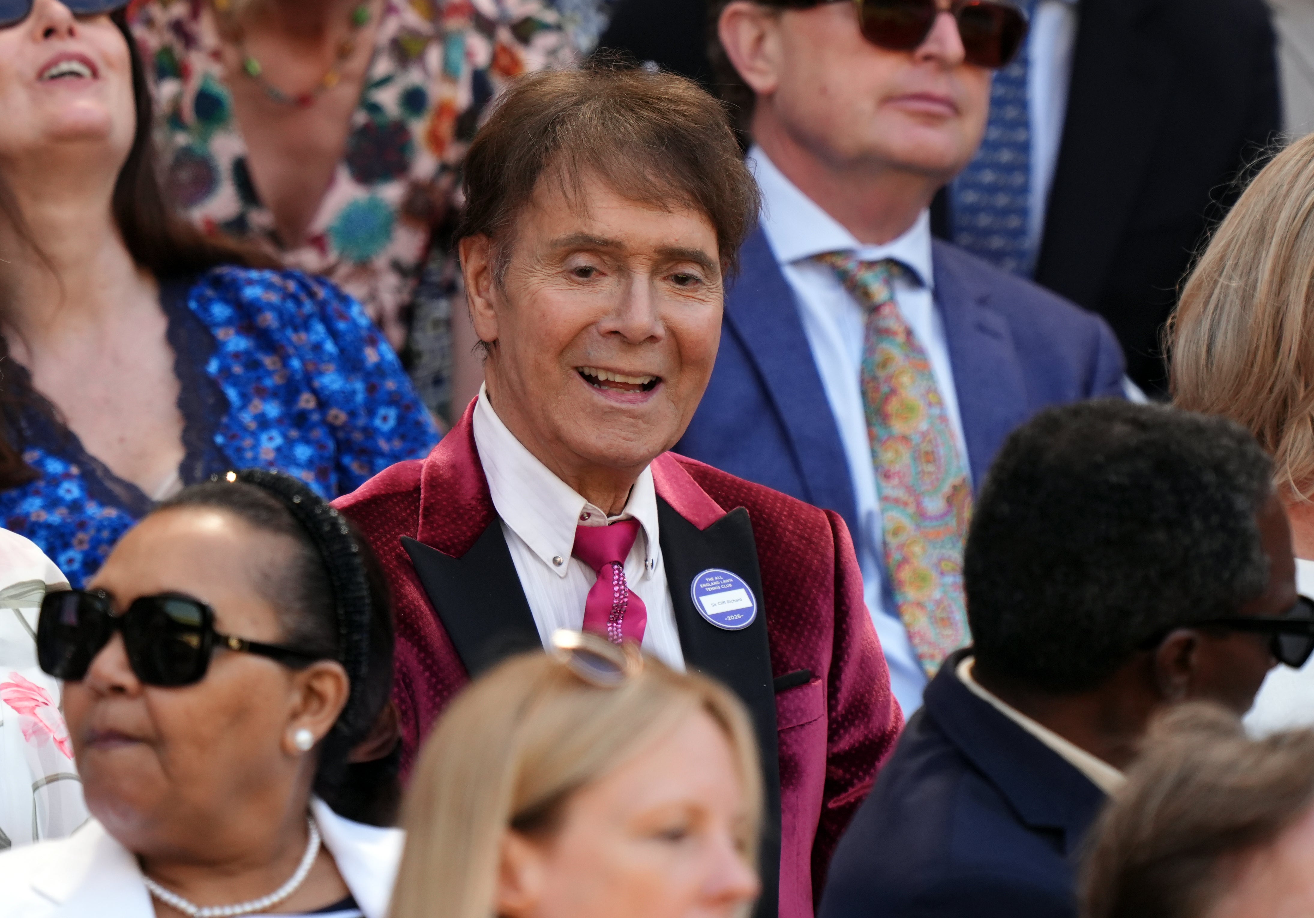 Sir Cliff Richard no camarote real no quarto dia do Campeonato de Wimbledon de 2026