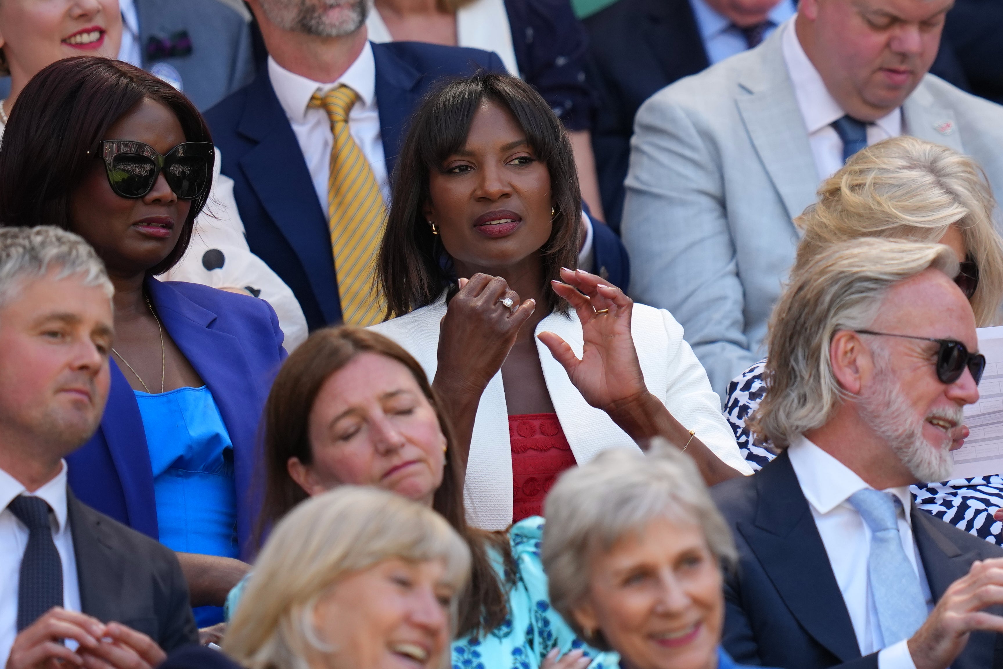 Denise Lewis assiste às partidas na quadra central durante o Campeonato de Tênis de Wimbledon