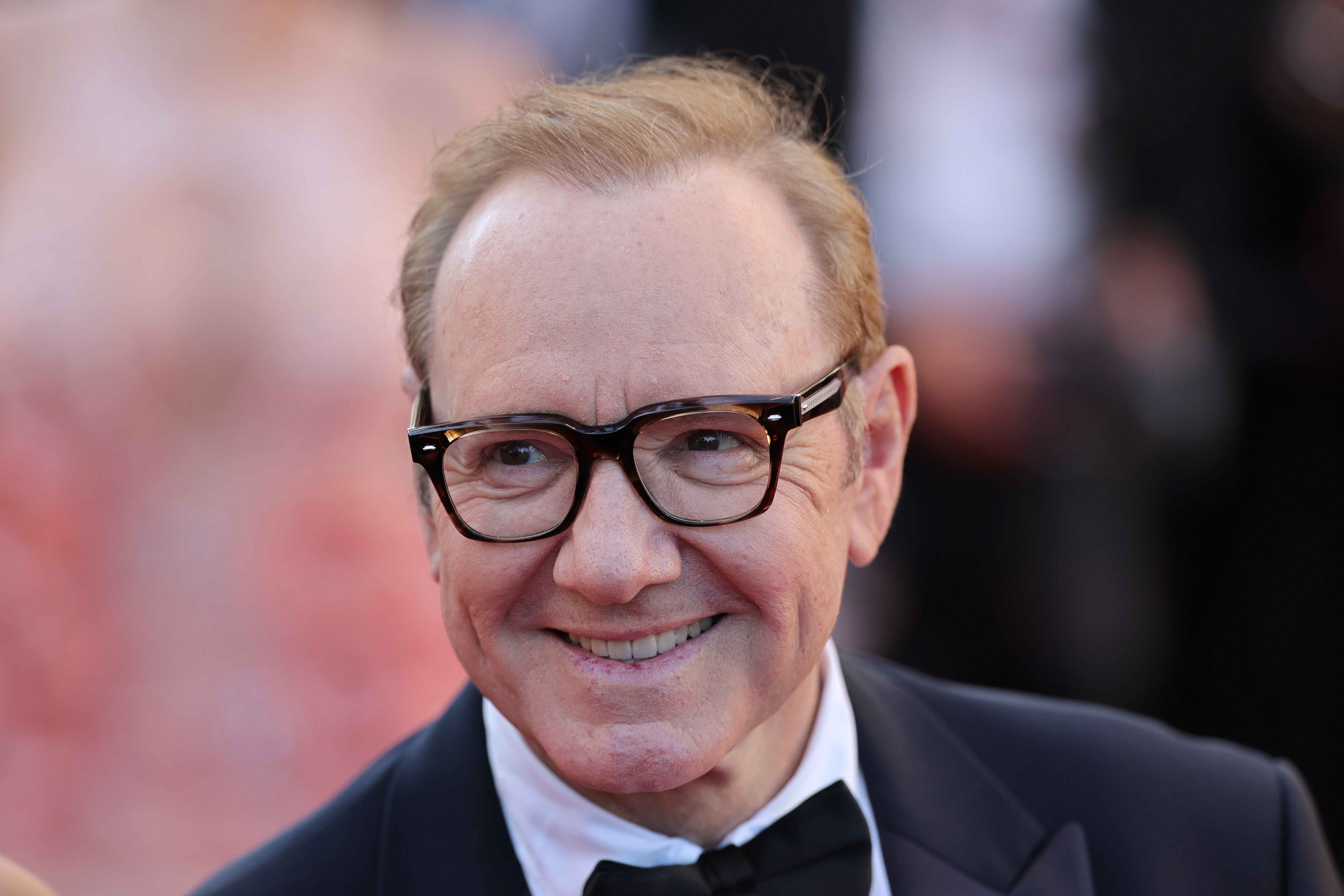 Kevin Spacey kündigte an, dass er anlässlich des 250. Geburtstags der USA einen Sammlerring in limitierter Auflage herausbringen werde