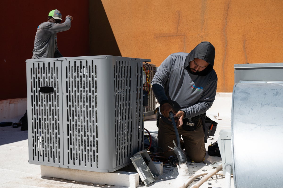 Experts recommend a “sweet spot” air-conditioning approach to save energy and costs