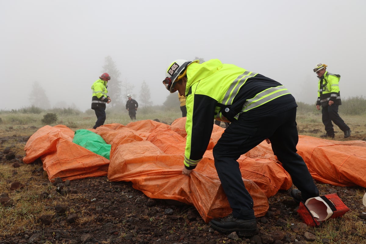 Fire shelters are a key defense for firefighters. But they don’t guarantee survival – UK Times Fire shelters are a key defense for firefighters. But they don’t guarantee survival – UK Times
