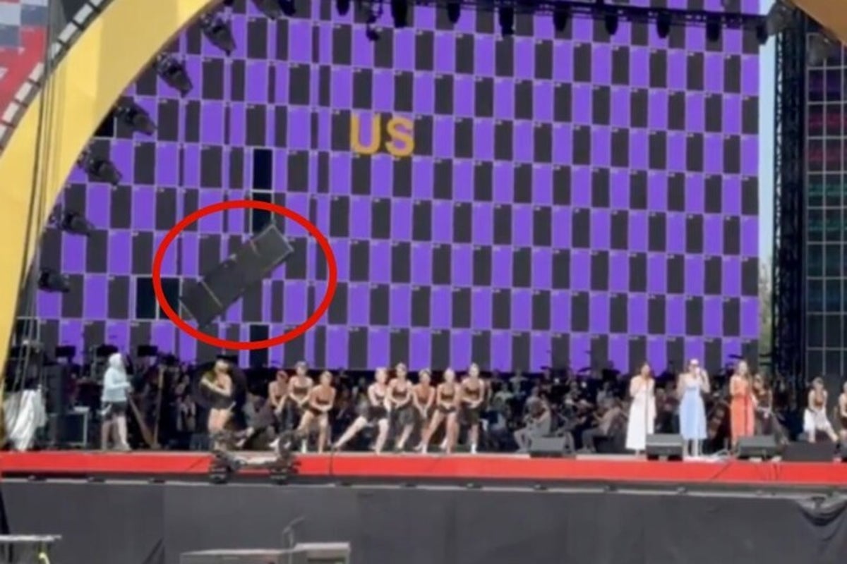 Trump’s Freedom 250 stage falls apart while dancers rehearse on it — with one piece narrowly missing a performer – UK Times Trump’s Freedom 250 stage falls apart while dancers rehearse on it — with one piece narrowly missing a performer – UK Times
