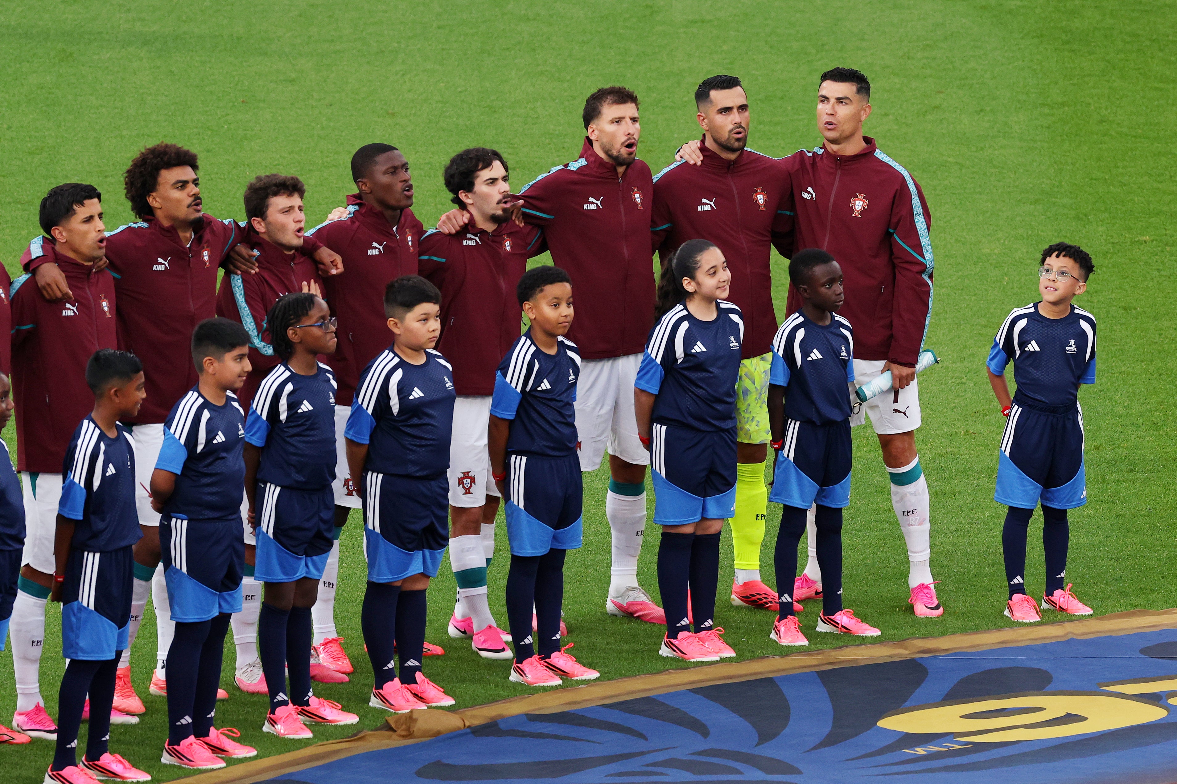 An image of Jota was shown during the Portuguese national anthem