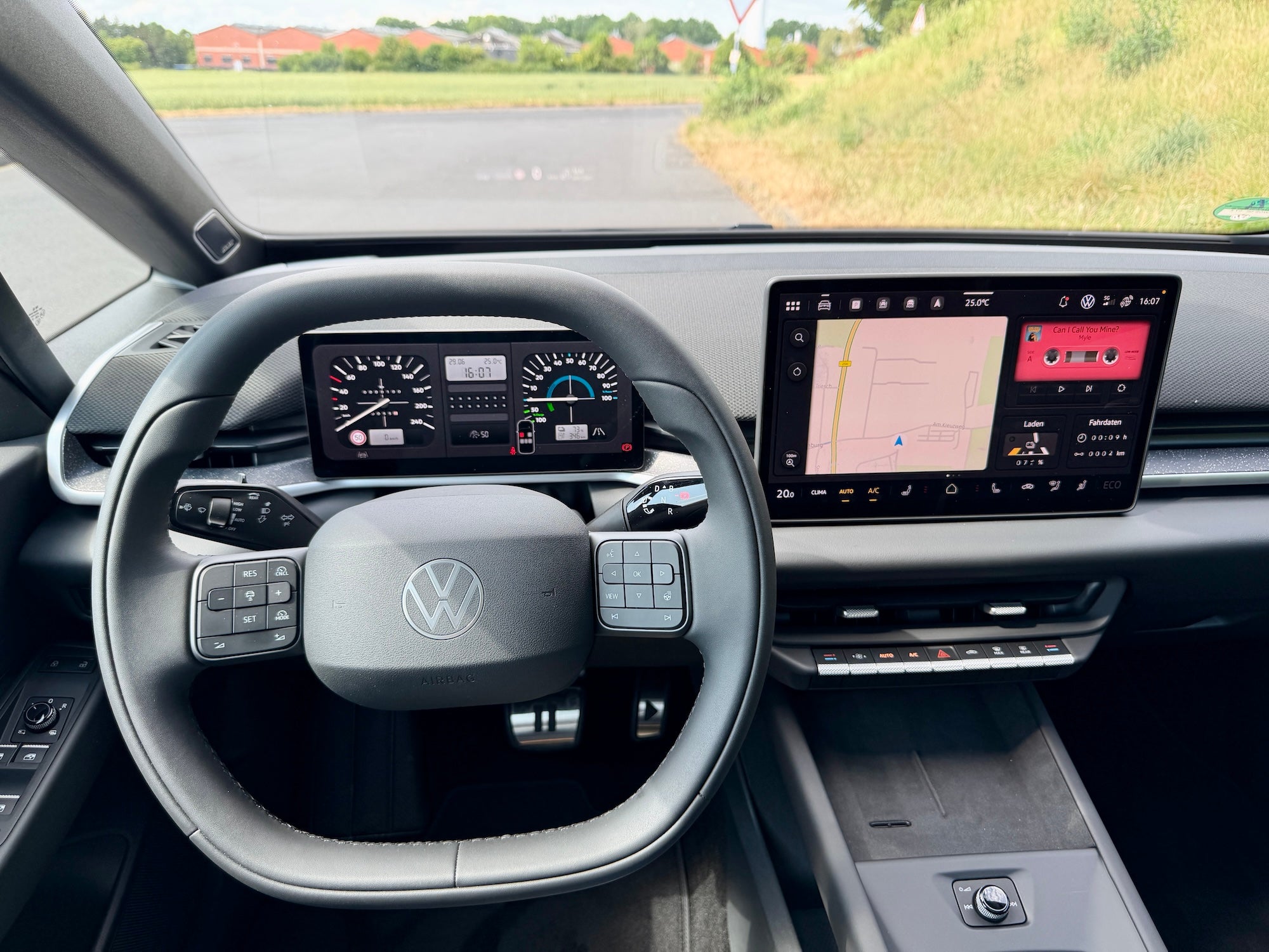 From the slightly oddly-shaped steering wheel to the retro dials, the tech in the new ID.3 Neo has had a big and worthwhile upgrade
