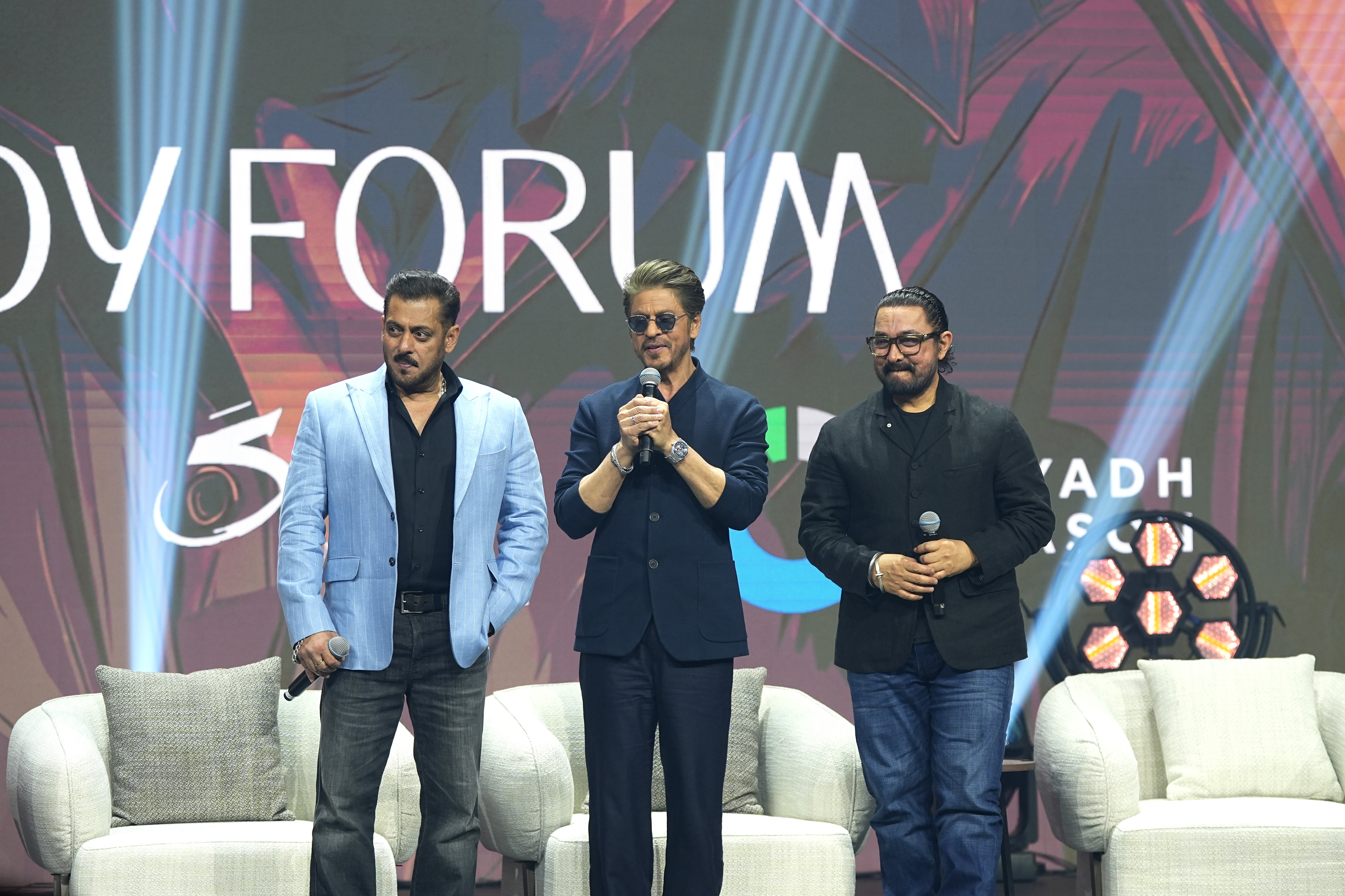 Aamir Khan (rechts) wird neben Shah Rukh Khan (Mitte) und Salman Khan (links) oft als einer der „drei Khane“ des Hindi-Kinos bezeichnet.