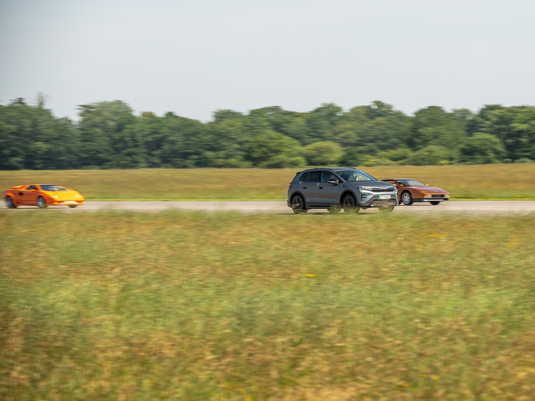 It was a bizarre sight seeing a Lamborghini and Ferrari in the rear view mirror of a Škoda Elroq SUV (Skoda)