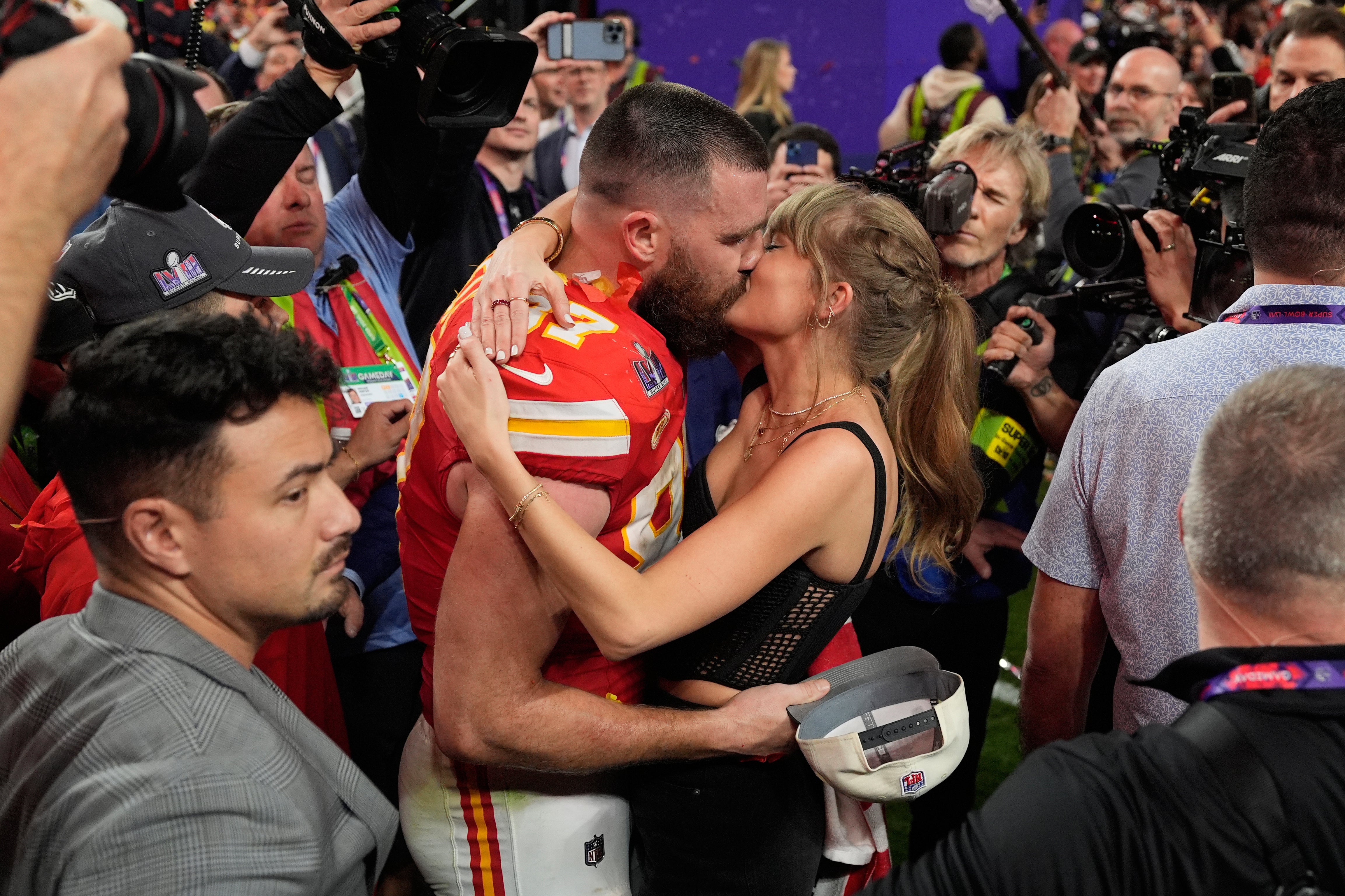 TAYLOR SWIFT-TRAVIS KELCE-CRONOLOGÍA