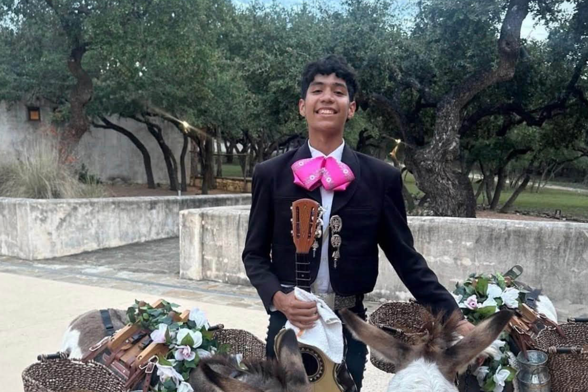 Estrela de Mariachi detida pelo ICE, gravadora grava “The Star-Spangled Banner” para o Dia Nacional