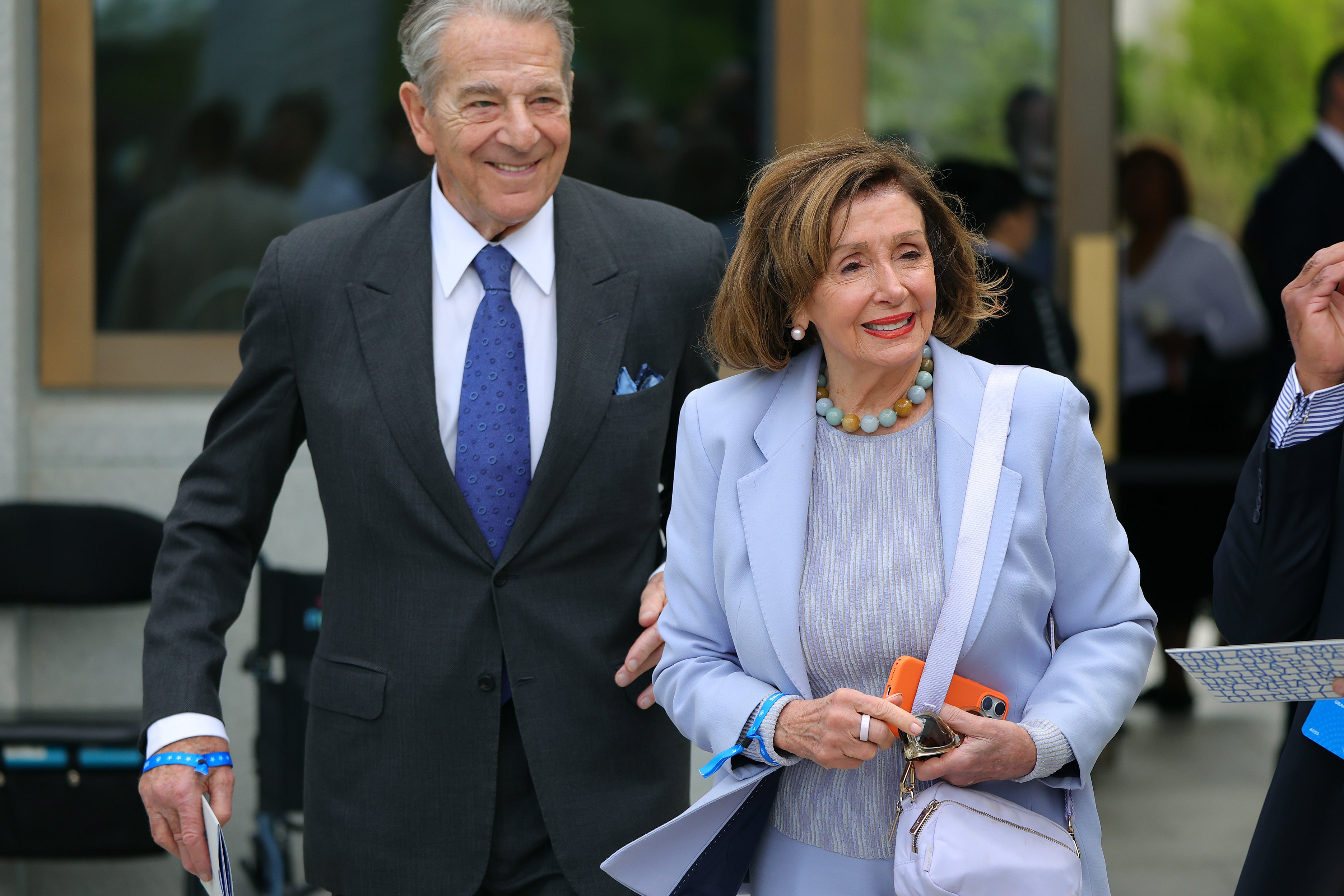 Paul Pelosi bị buộc tội lái xe bỏ chạy sau va chạm với xe đậu tại California