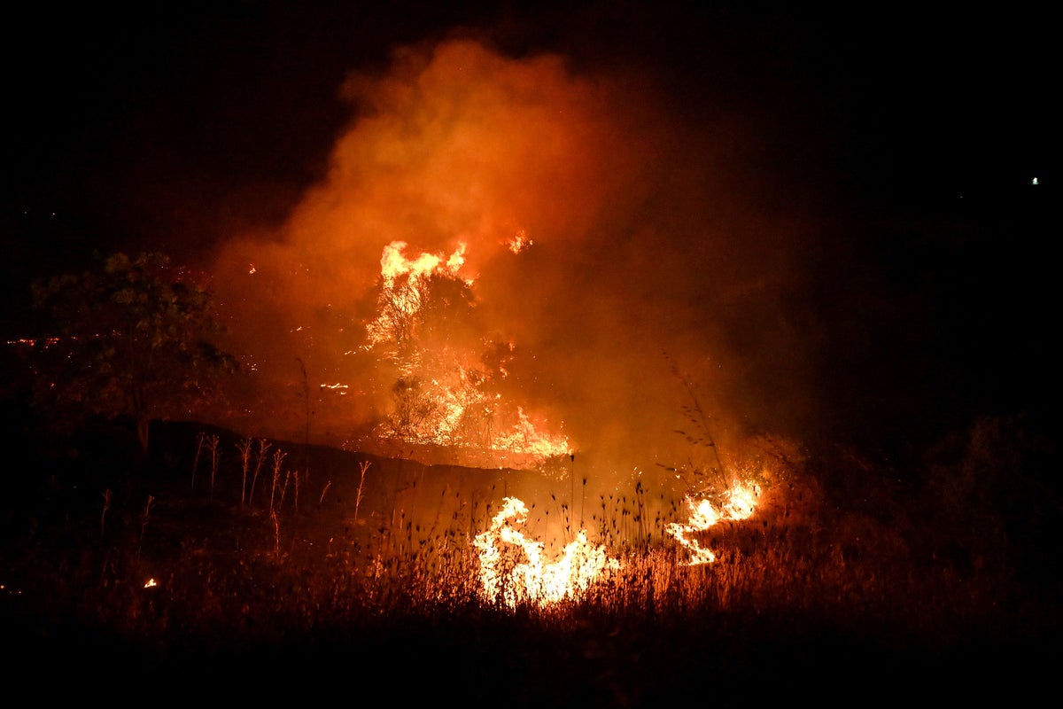 A fast-moving wildfire near Greece’s Thessaloniki sparks evacuations as smoke blankets suburbs – UK Times A fast-moving wildfire near Greece’s Thessaloniki sparks evacuations as smoke blankets suburbs – UK Times