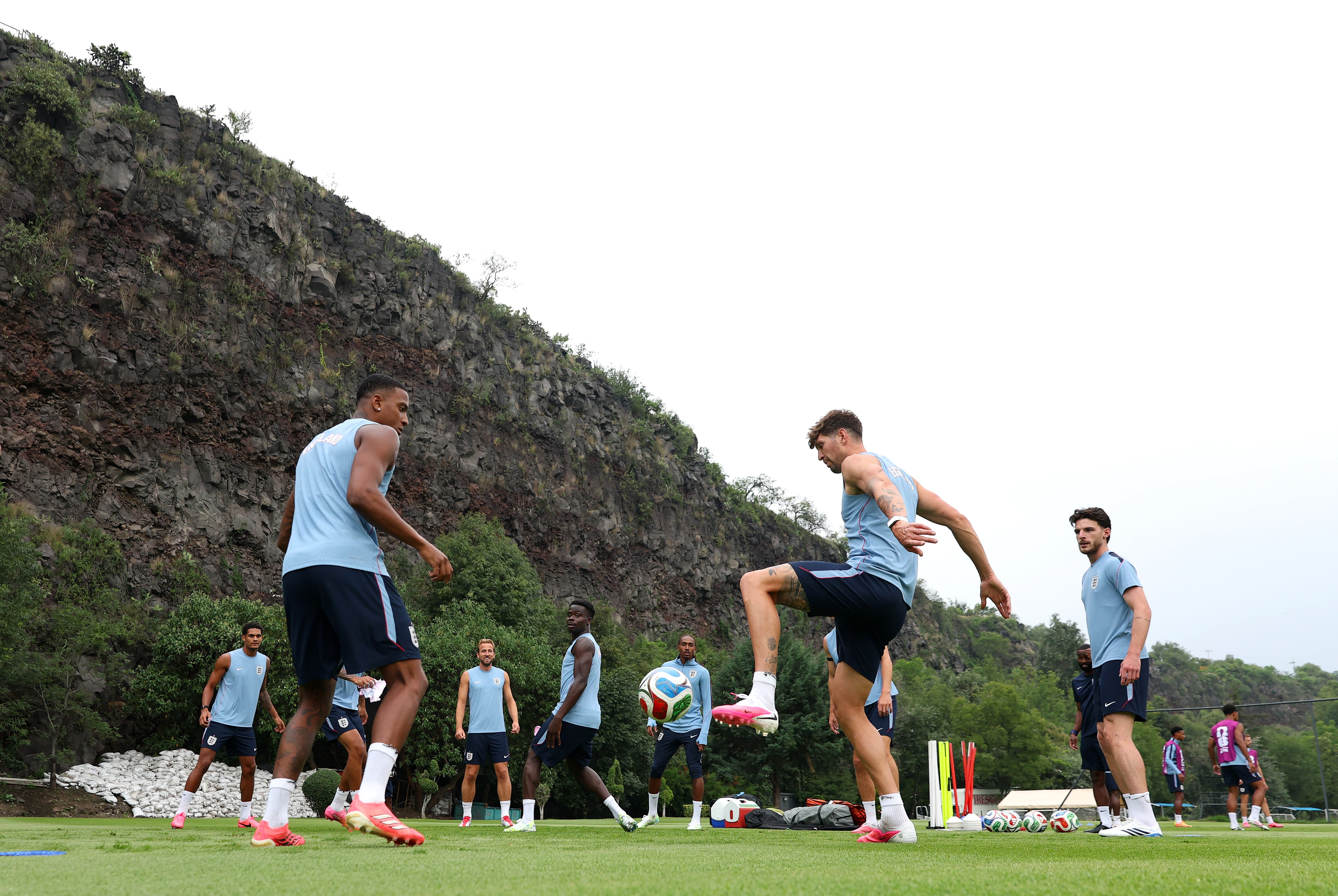 England trained on Saturday afternoon in Mexico City
