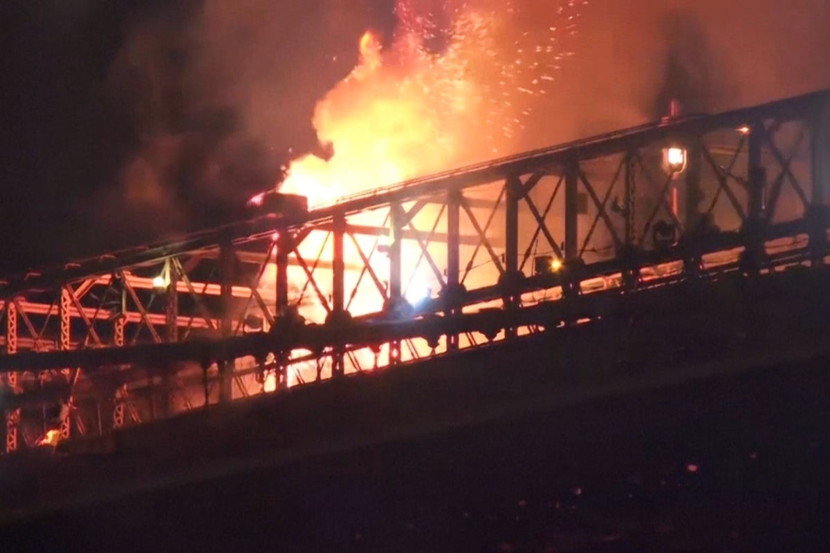Fire breaks out on Brooklyn Bridge during New York’s fireworks show – UK Times
