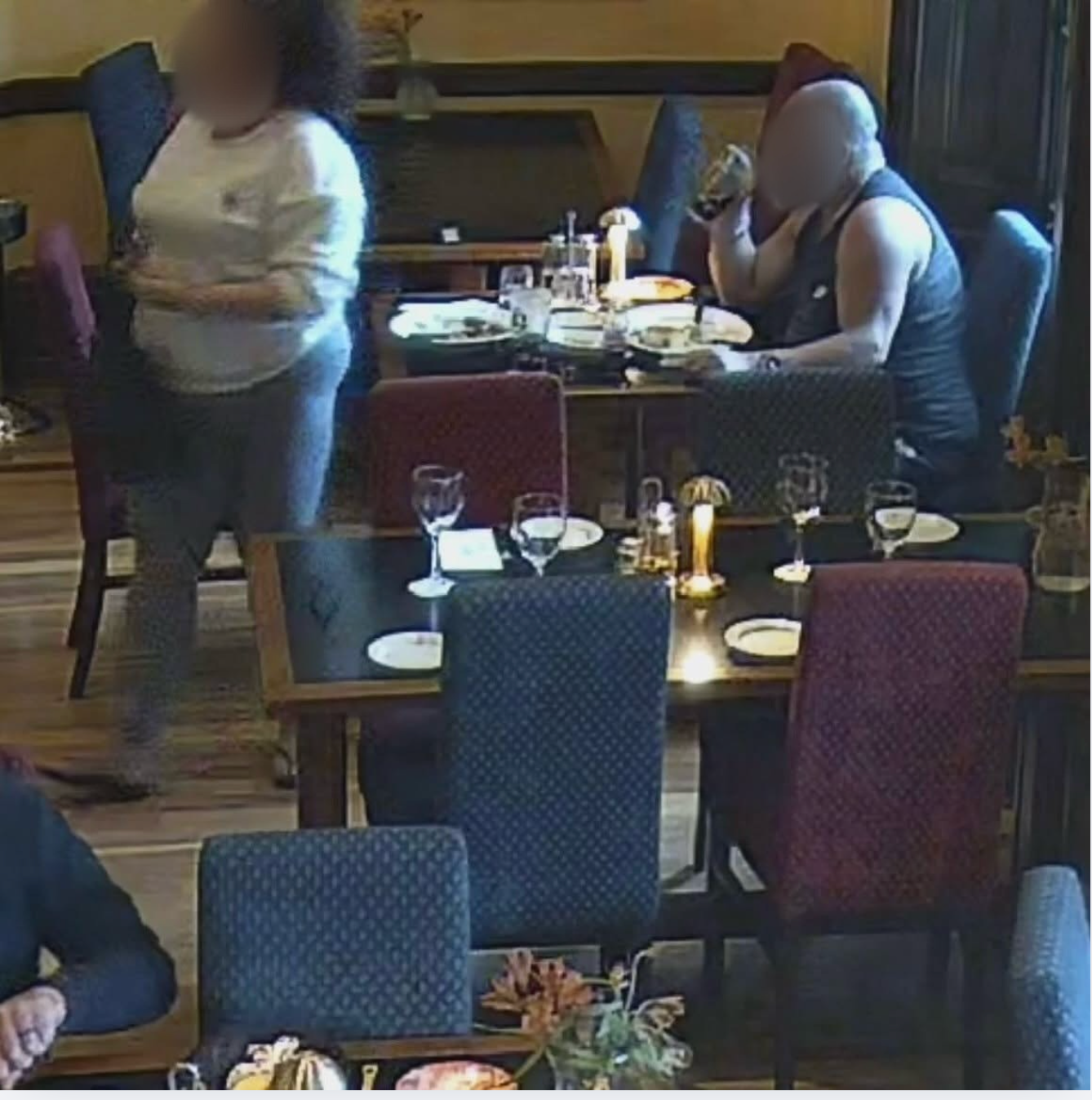 El Puerto asked the duo to return and pay the bill