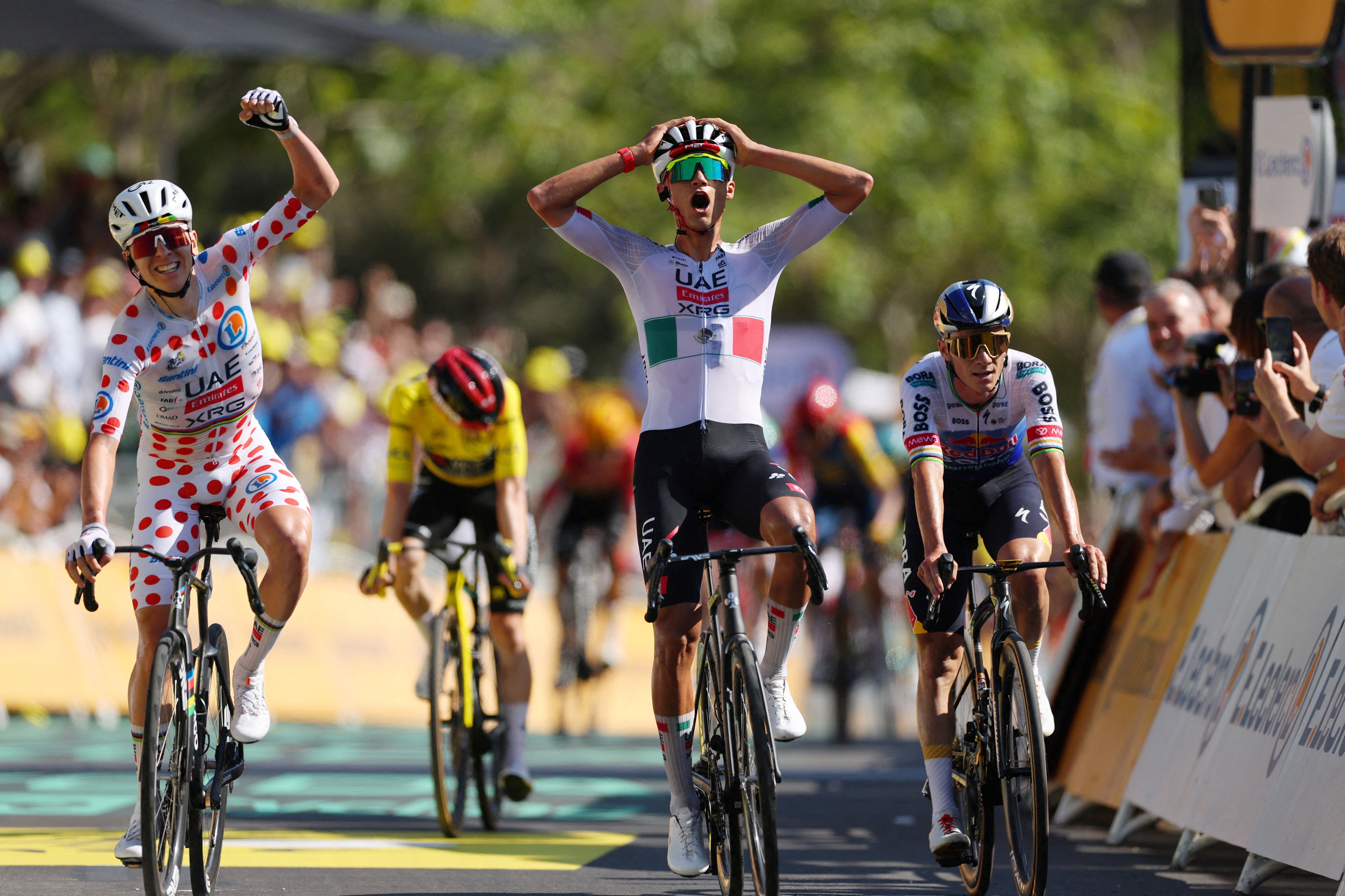 Isaac del Toro won despite a mix-up over a replacement bike which left him waiting on the side of the road