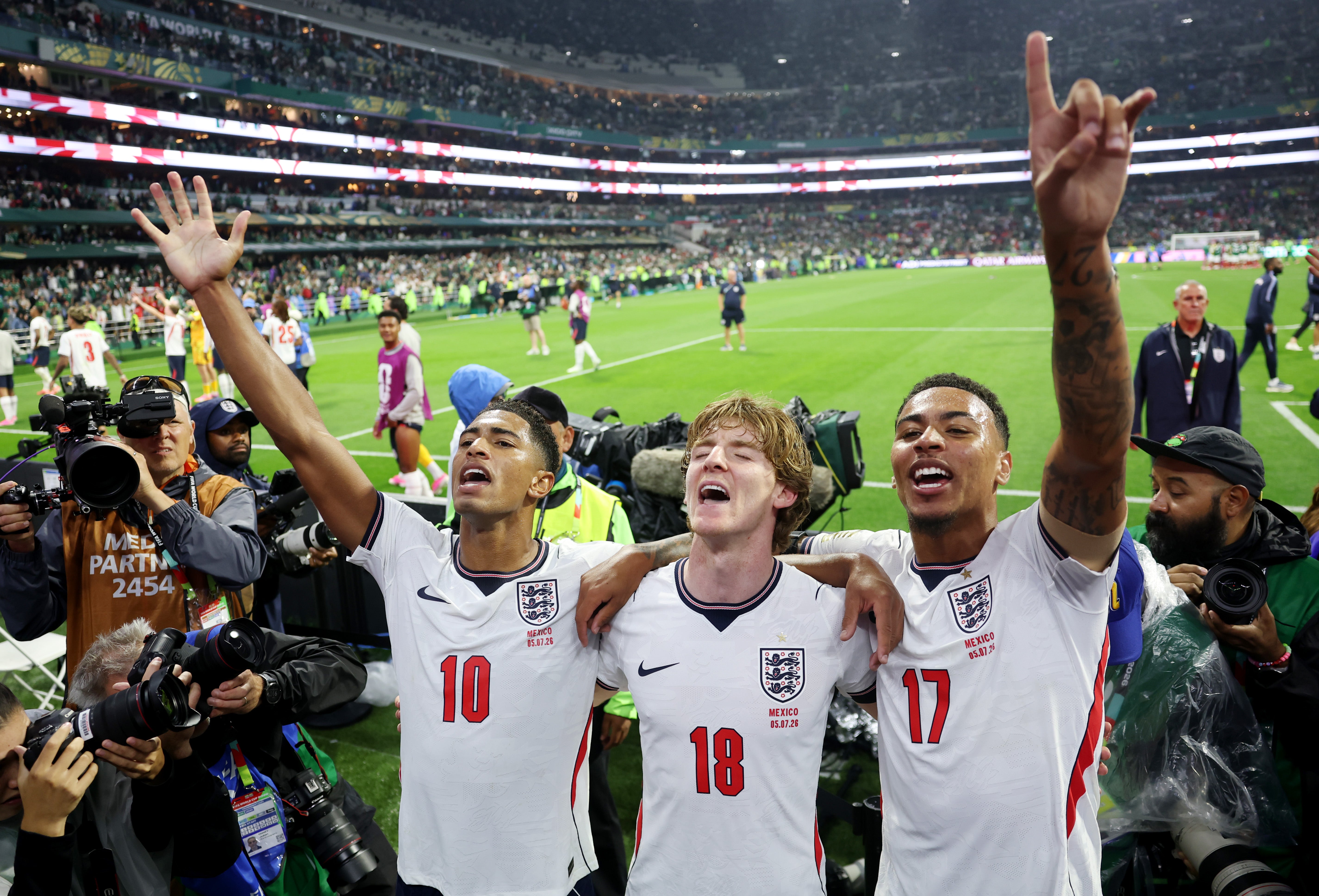 Jude Bellingham, Anthony Gordon and Morgan Rogers sing with England fans
