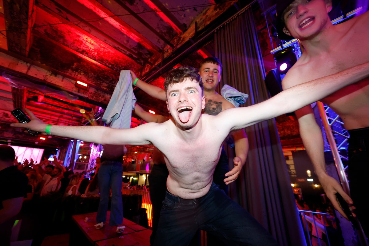 England’s sleep-deprived fans delighted by late-night win England’s sleep-deprived fans delighted by late-night win