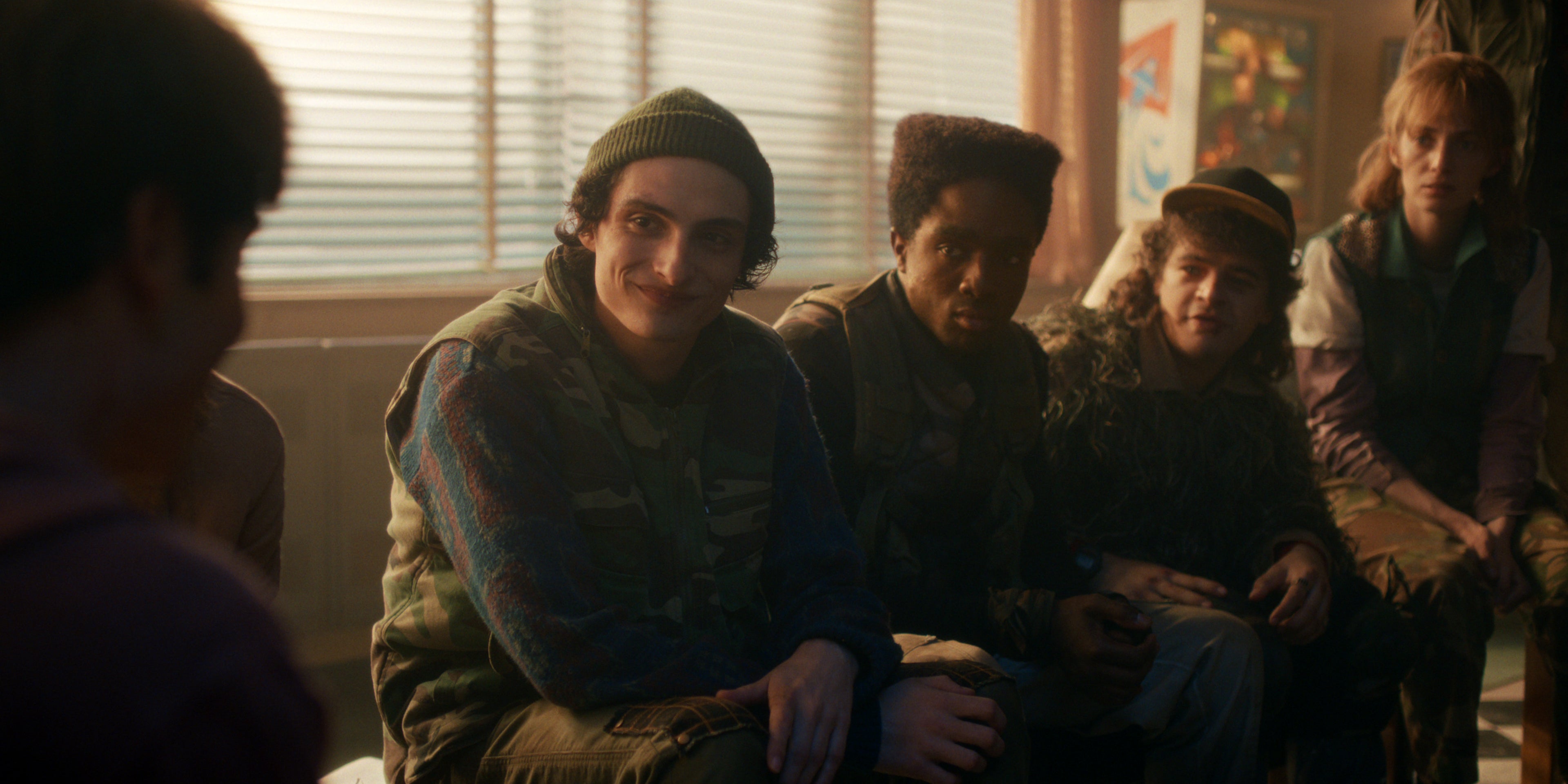 De LR: Finn Wolfhard, Caleb McLaughlin, Gaten Matarazzo y Maya Hawke en la última temporada de 'Stranger Things'