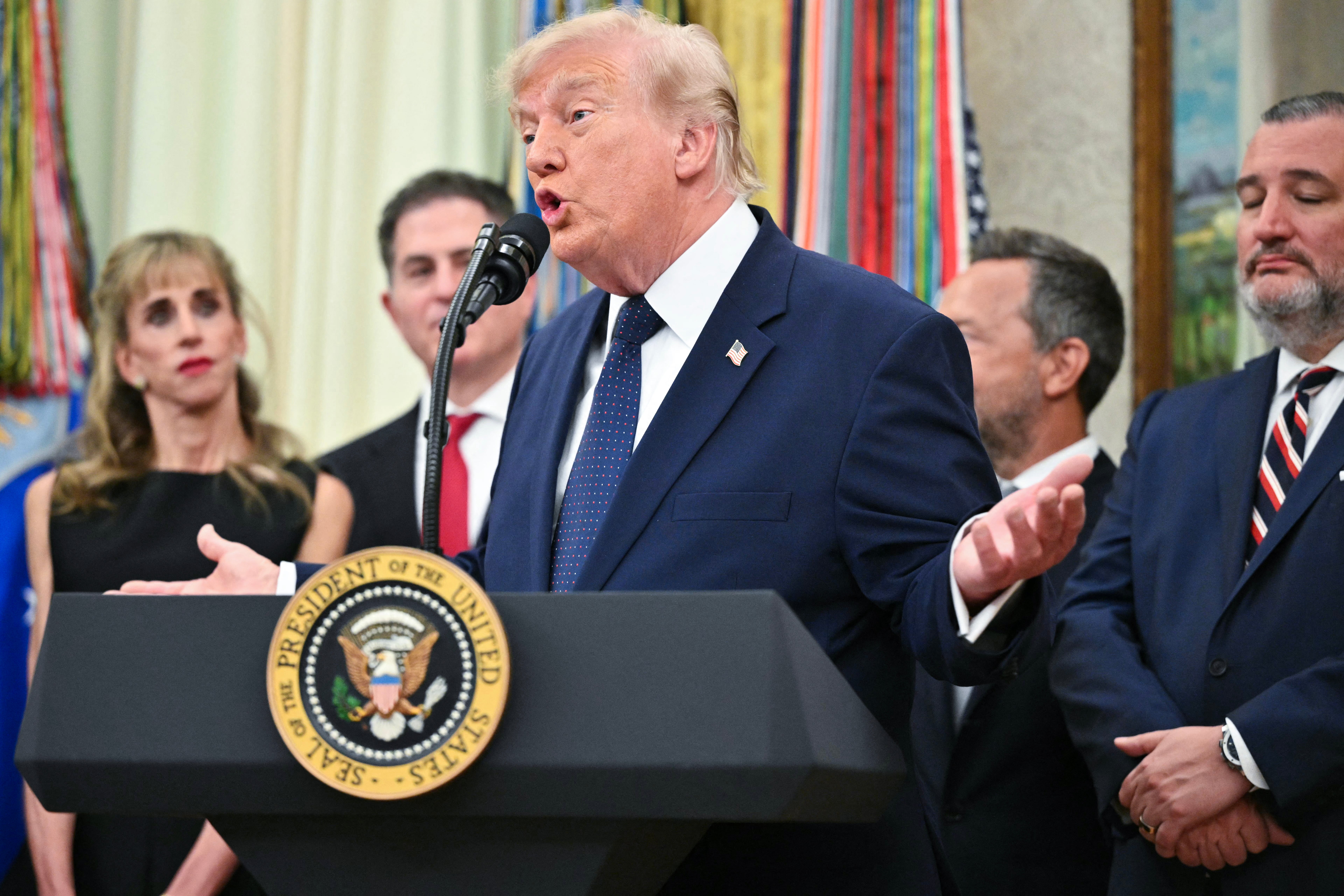 Trump fałszywie powołuje się na Waszyngtona, by usprawiedliwić zarabianie na prezydenturze