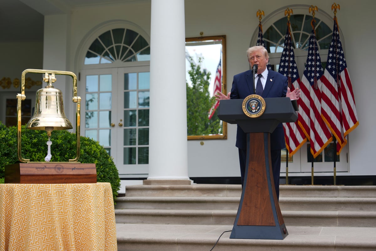 Trump, yeni ve daha güçlü Marine One için Beyaz Saray helikopter pisti inşa ettiğini söyledi