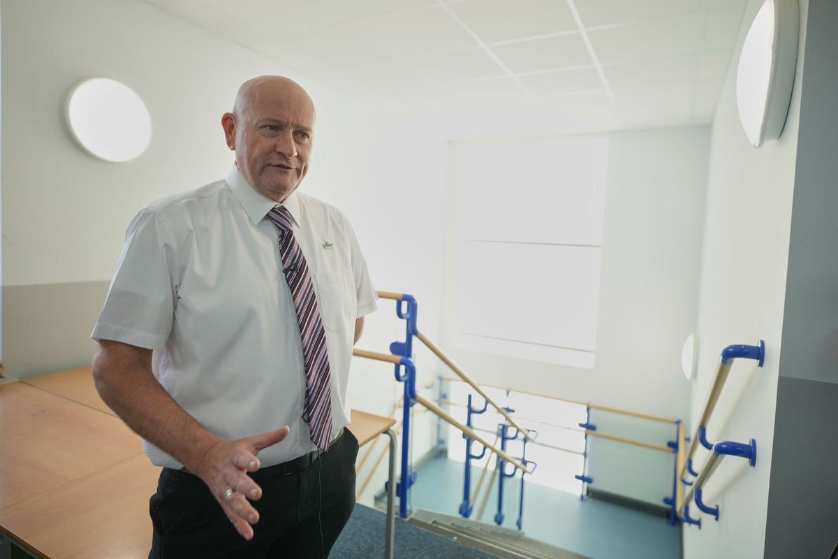‘Unbearable’: Poor ventilation and children crammed in classrooms – outdated school buildings swelter in heatwave