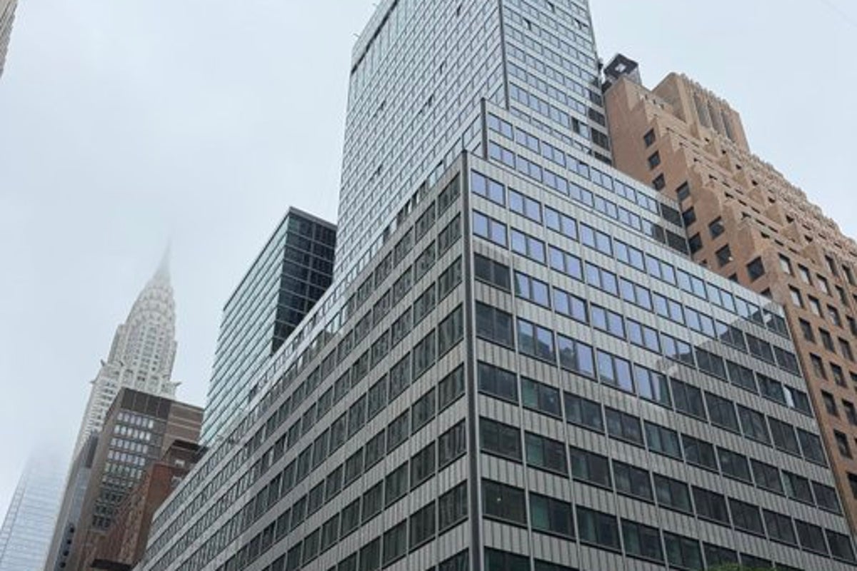 Prédios altos perto do Grand Central Terminal em Nova York foram evacuados por medo de desabamento