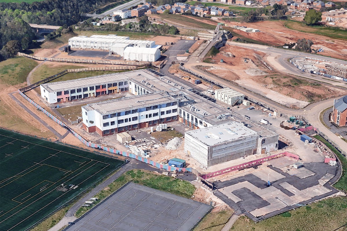 Uma escola de última geração de £ 31 milhões será demolida sem que os alunos a utilizem