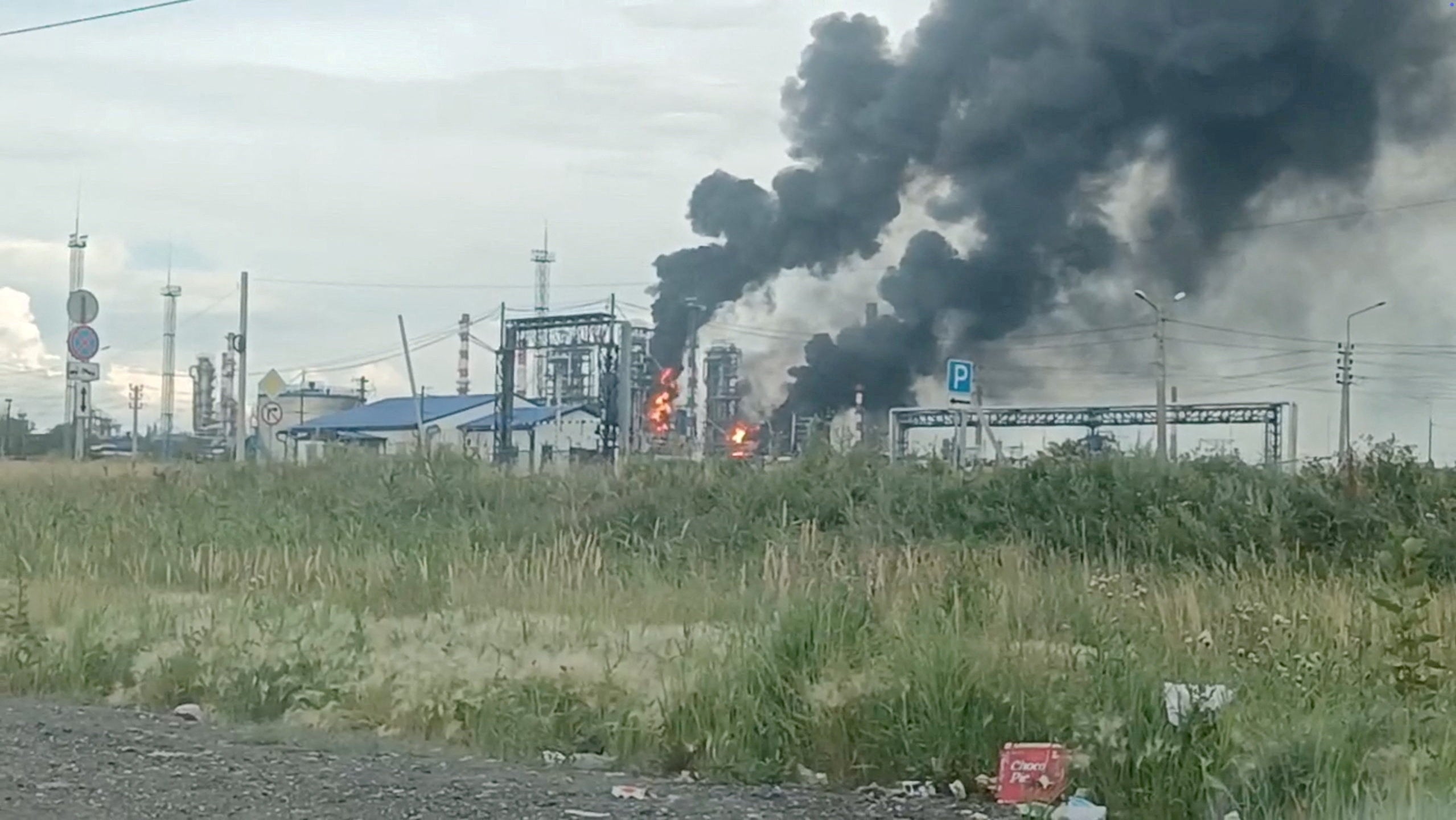 Fire at Omsk oil refinery