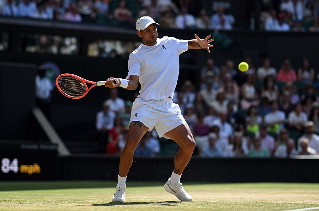 Tennis players – and spectators – face the same basic problem: the visual information arrives in their brain slightly late