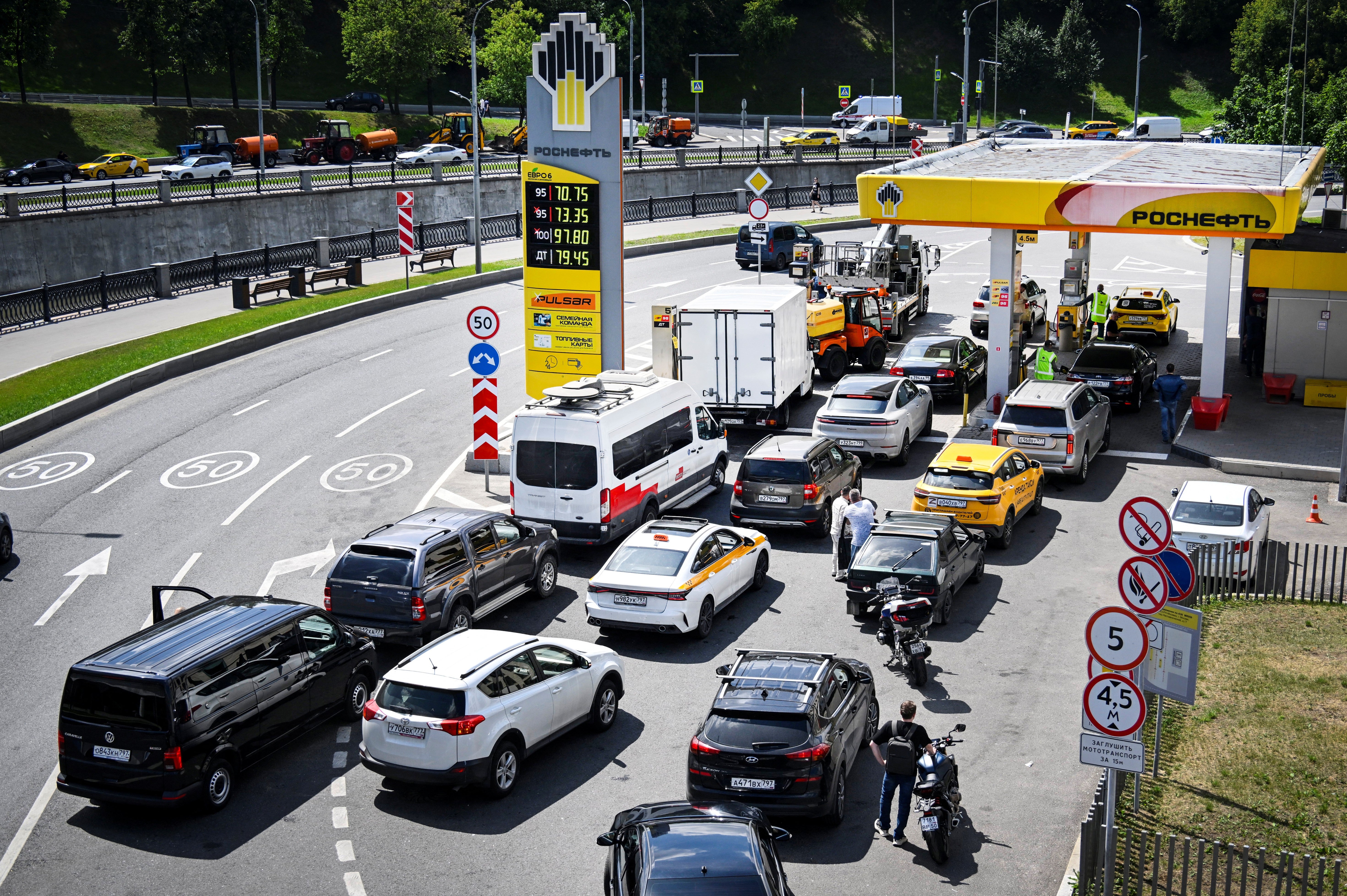 Russia's largest oil giants are tightening fuel restrictions as the fuel crisis engulfs virtually every region.