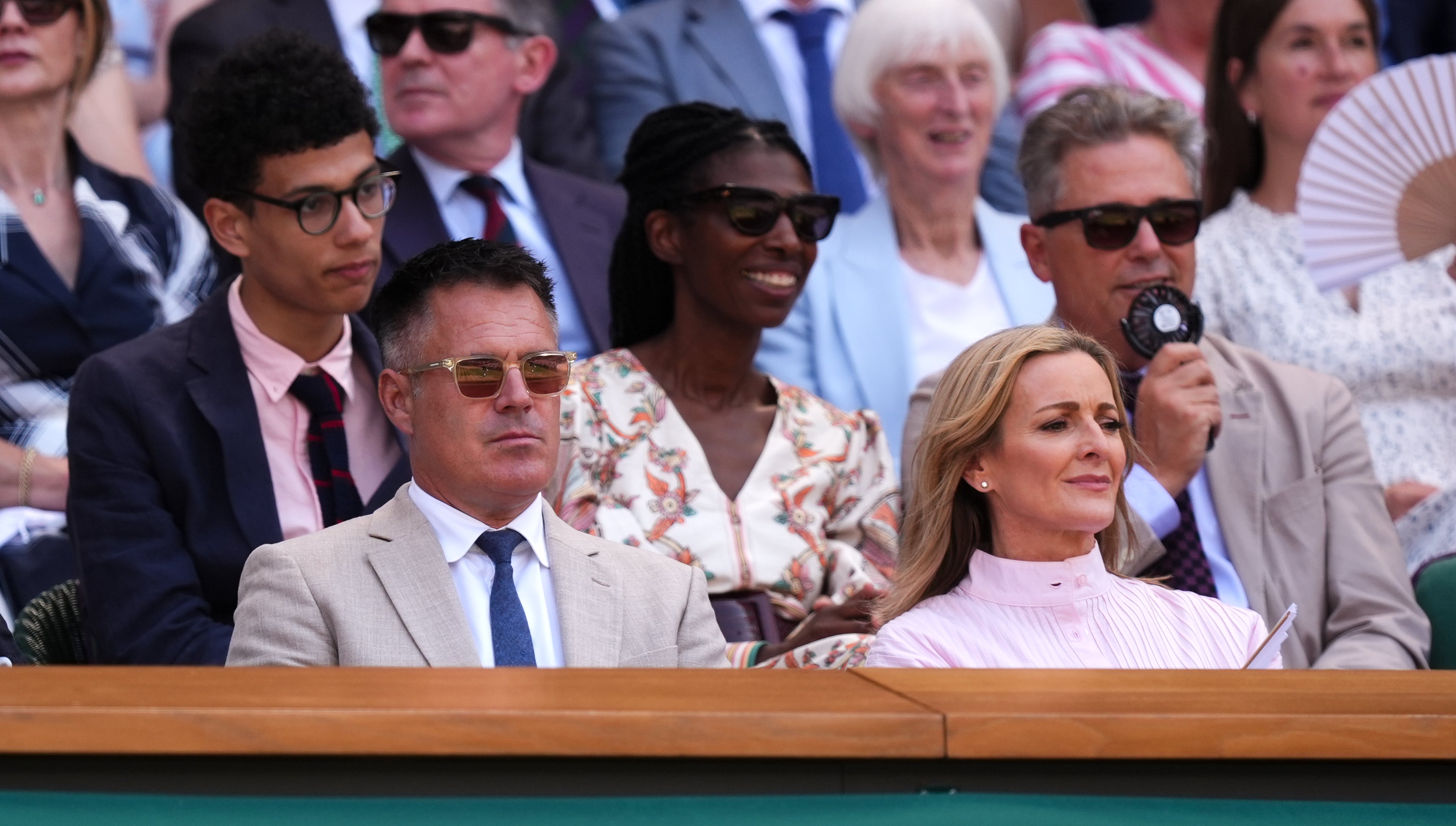 Gabby Logan (derecha) también estuvo entre los juerguistas de Wimbledon 2026