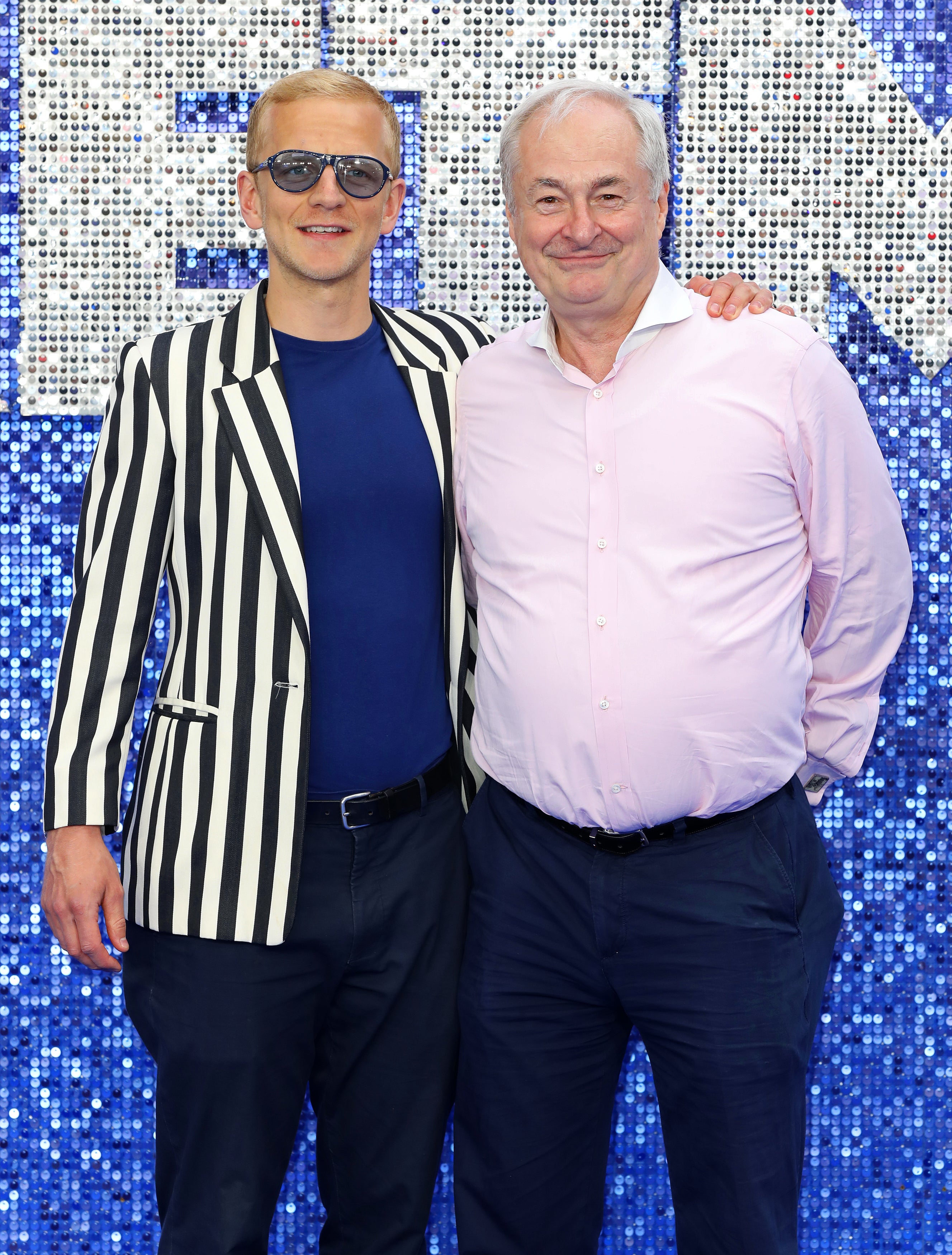 Paul Gambaccini con su marido Christopher Sherwood en 2019