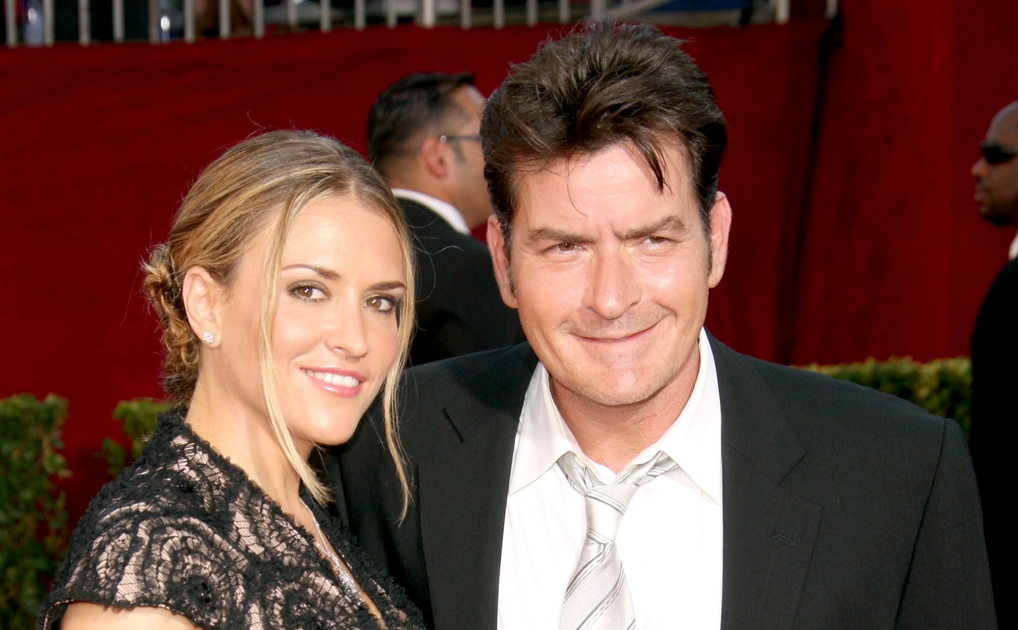 Charlie Sheen y Brooke Mueller, fotografiados en 2009, estuvieron casados ​​de 2008 a 2011.