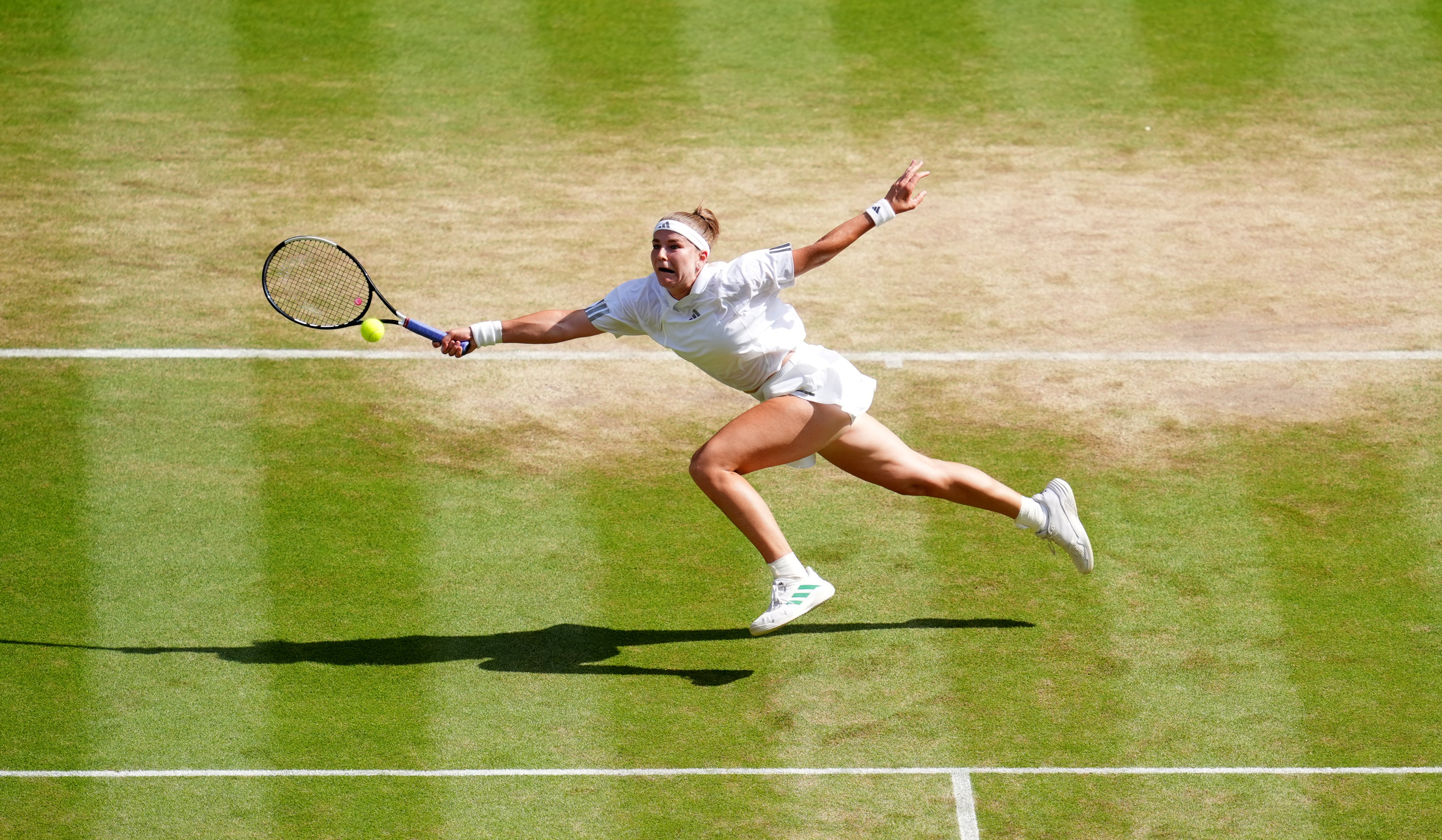 Muchova dives for volley during her match tiebreak against Coco Gauff