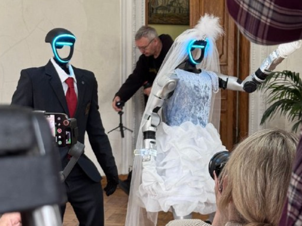 Humanoid robots 'get married' in Russian ceremony | News | Independent TV