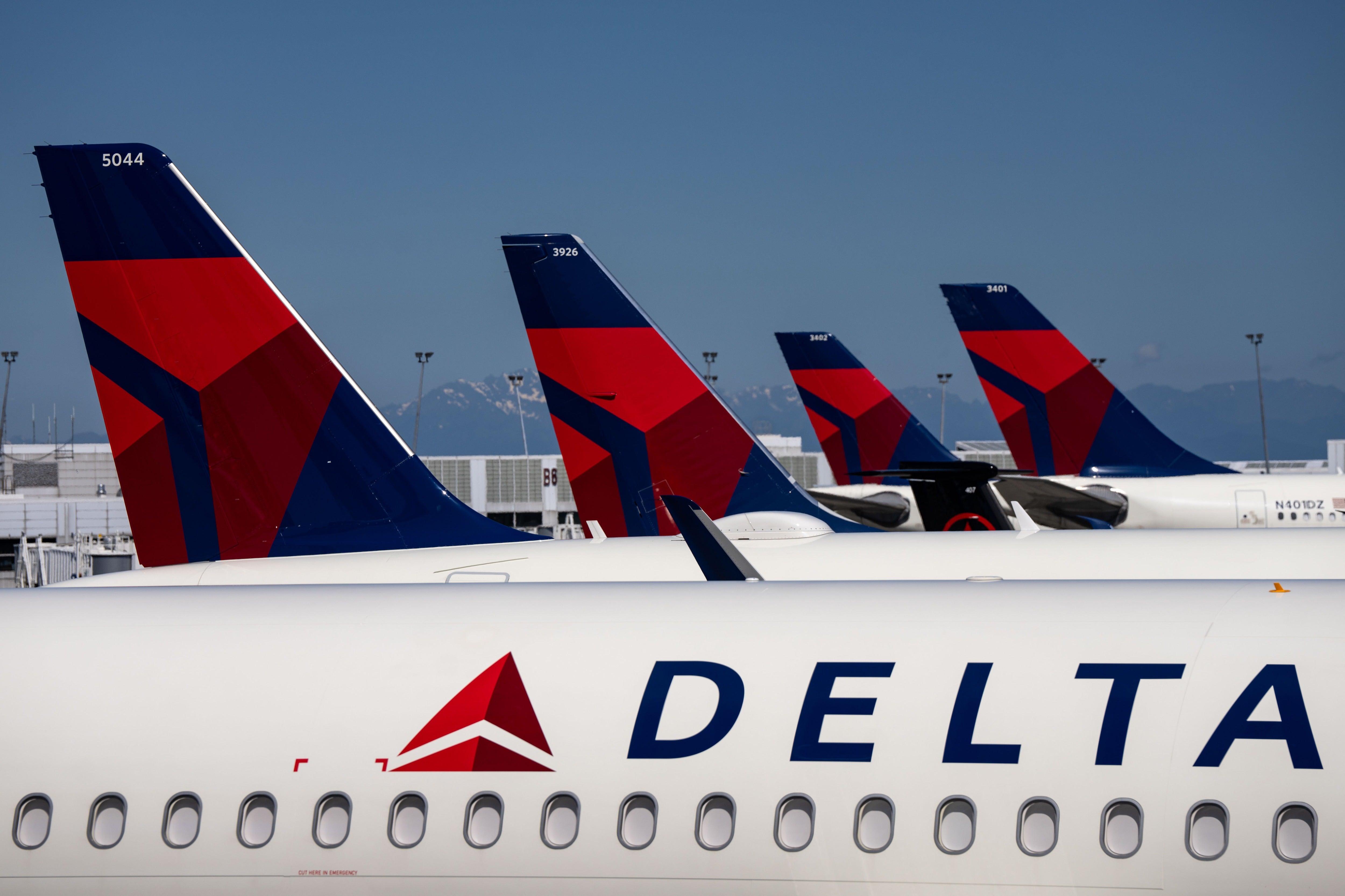Delta signals airfare hikes are here to stay despite drop in jet fuel prices