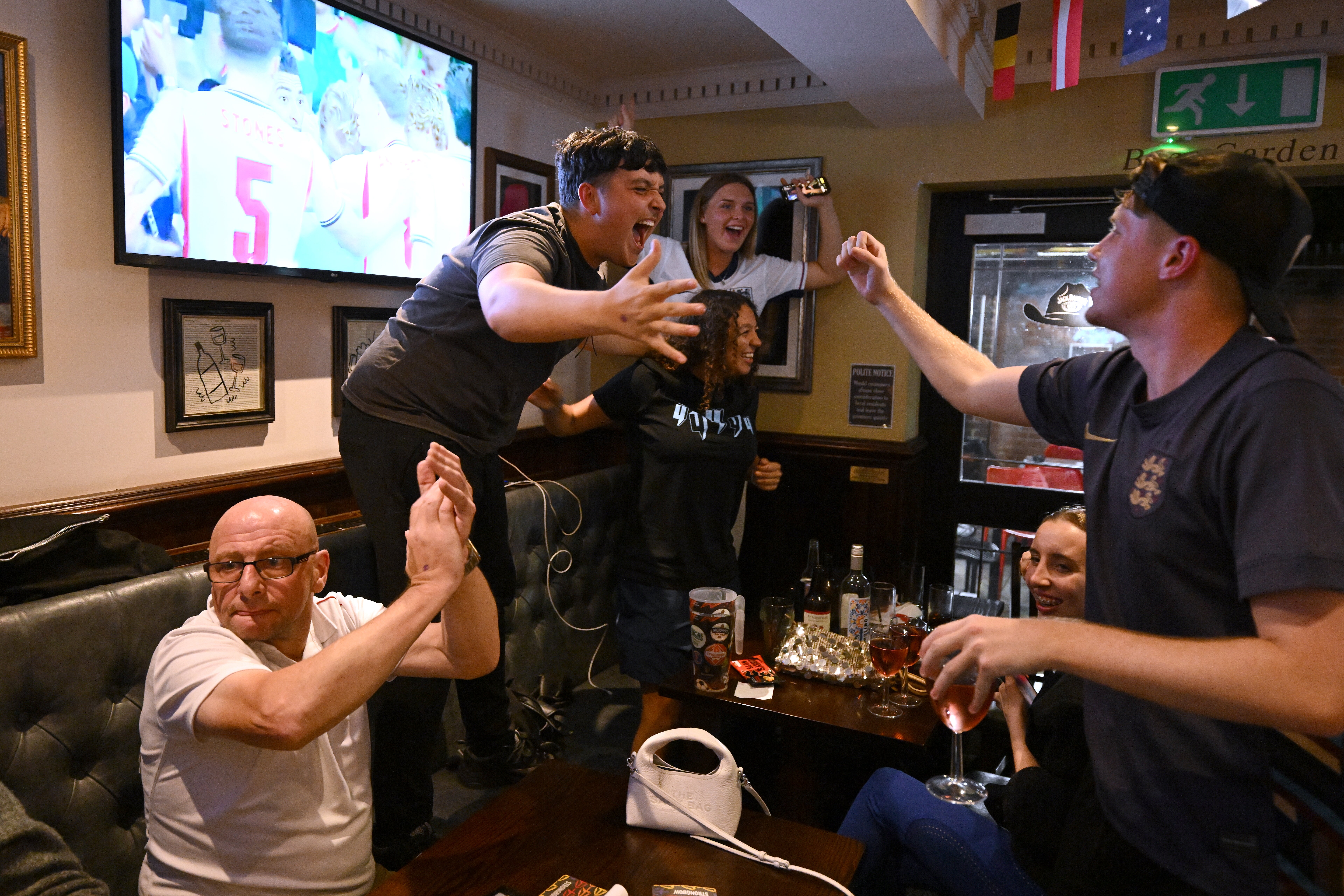 England fans celebrate as pubs set to stay open longer for Norway clash – UK Times