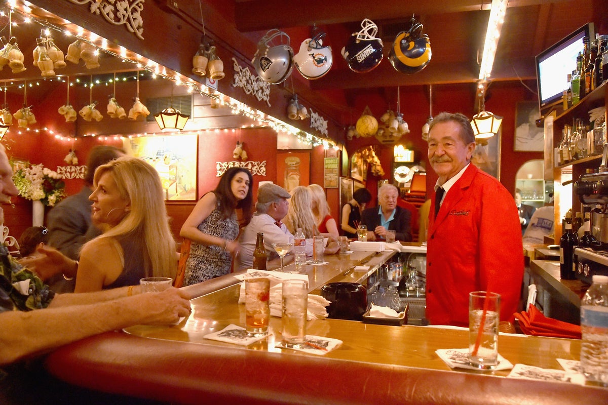 The celebrity secrets from Hollywood’s favorite family restaurant — and the guest who was told to never return – UK Times The celebrity secrets from Hollywood’s favorite family restaurant — and the guest who was told to never return – UK Times