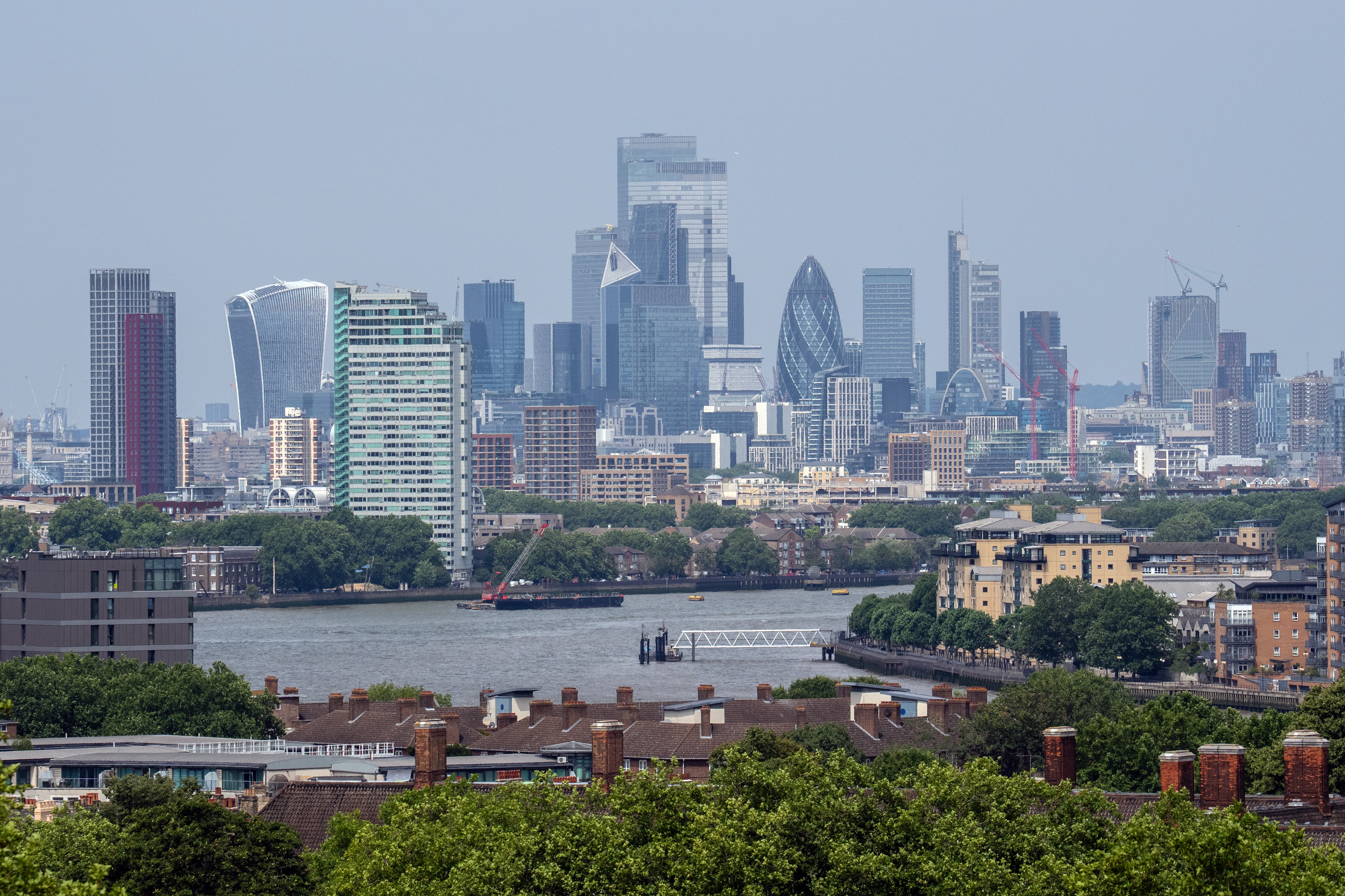 The Metropolitan Police has urged people to avoid getting in touch for non-emergencies amid a surge in 999 calls during the hot weather