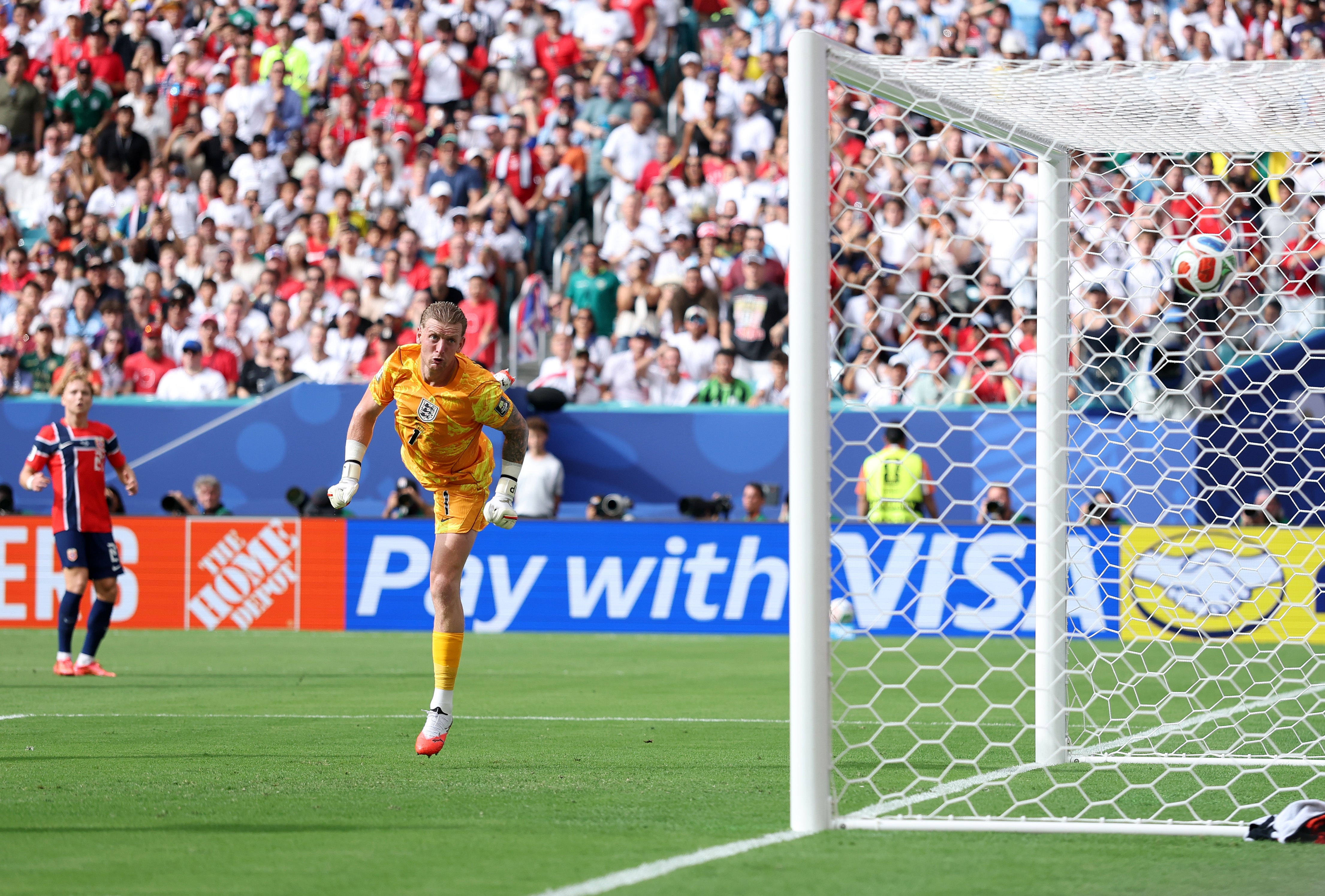 Schjelderup’s intended cross caught out Pickford and bounced in off the post