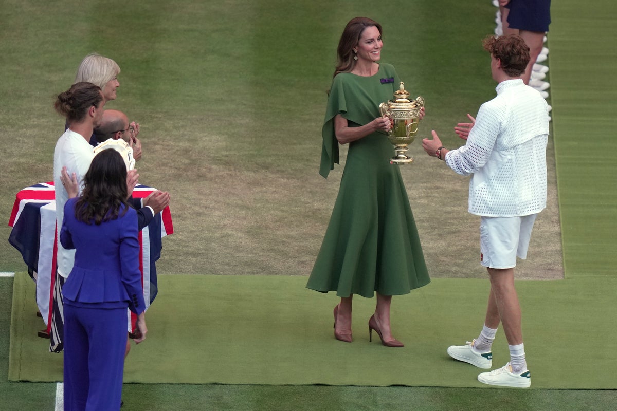 Prens William ve eşi Kate, Wimbledon zaferinin ardından Jannik Sinner ile bir an paylaşıyor