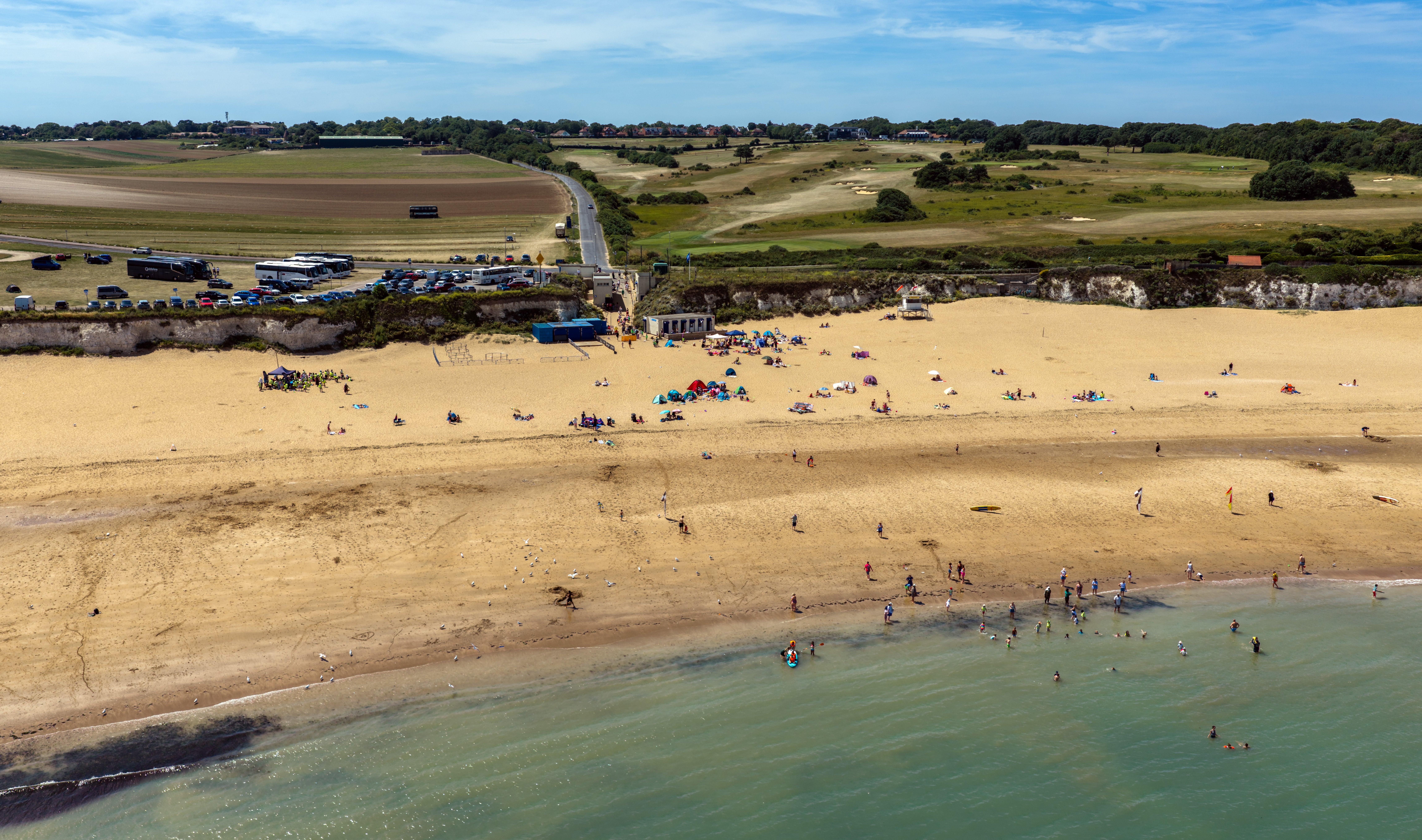Temperatures to hit 28C as UK continues to bake in hot and dry weather