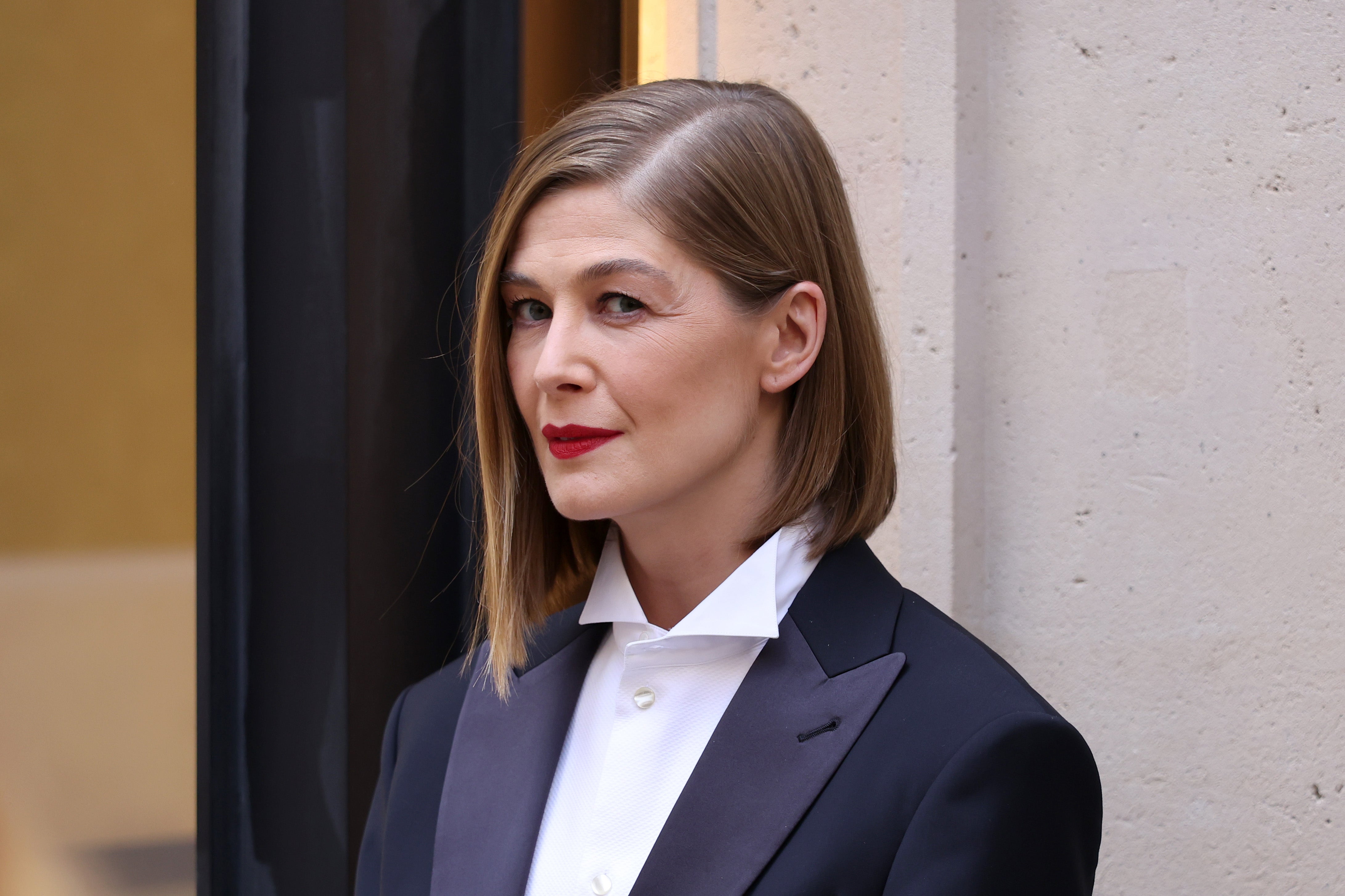 Inter Alia star Rosamund Pike called out a texting audience member last month