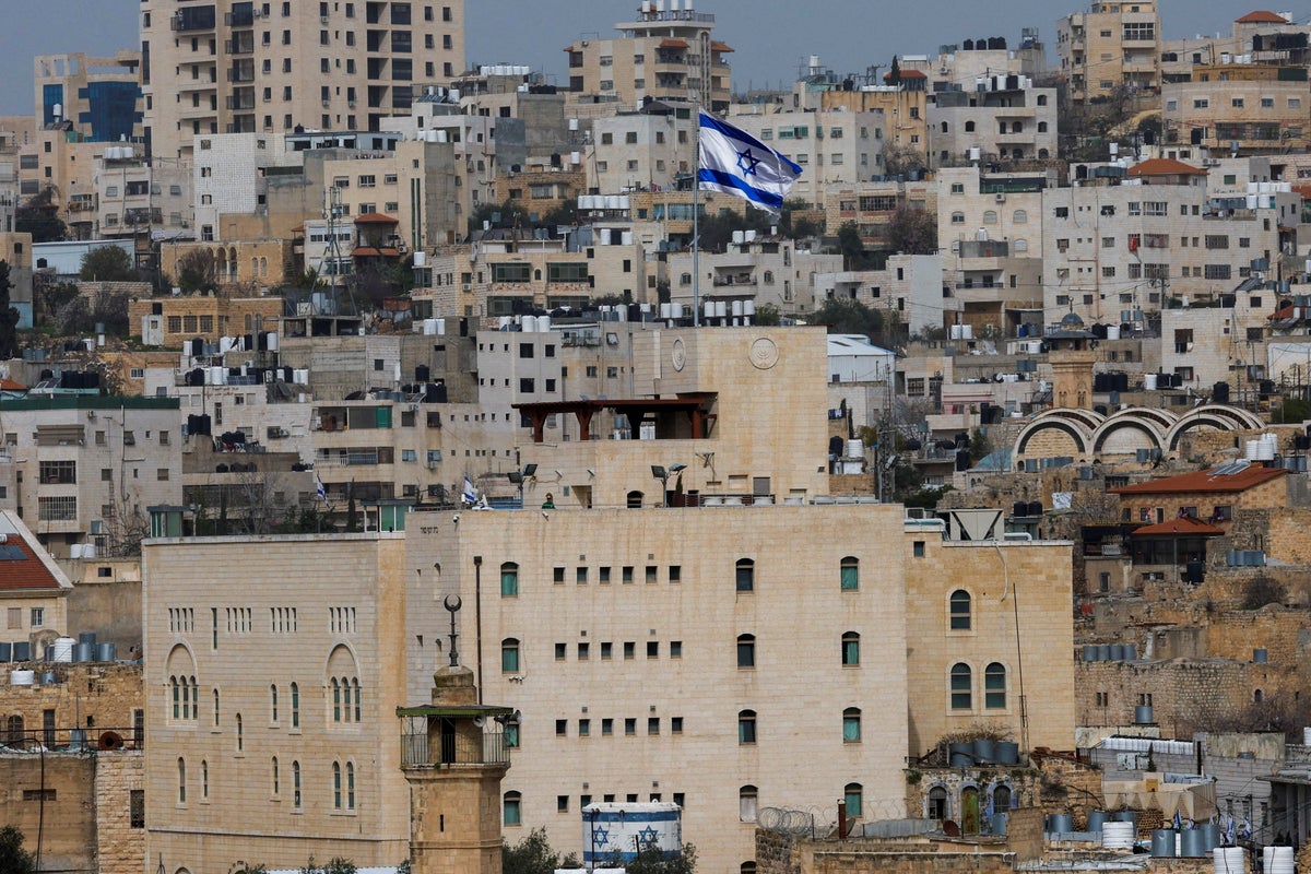 Prominent Israeli figures call for UK to ban trade with settlements in West Bank