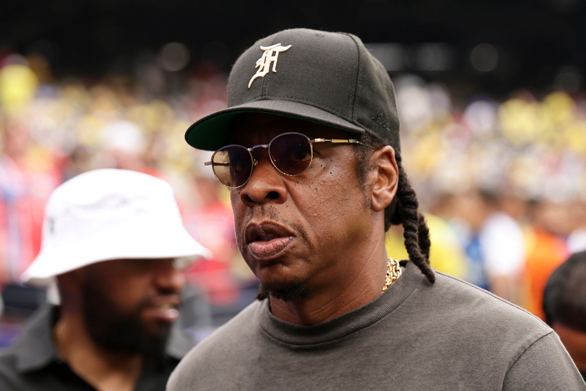 Jay-Z show at Yankee Stadium delayed for hours after fans without tickets rush entrances – UK Times