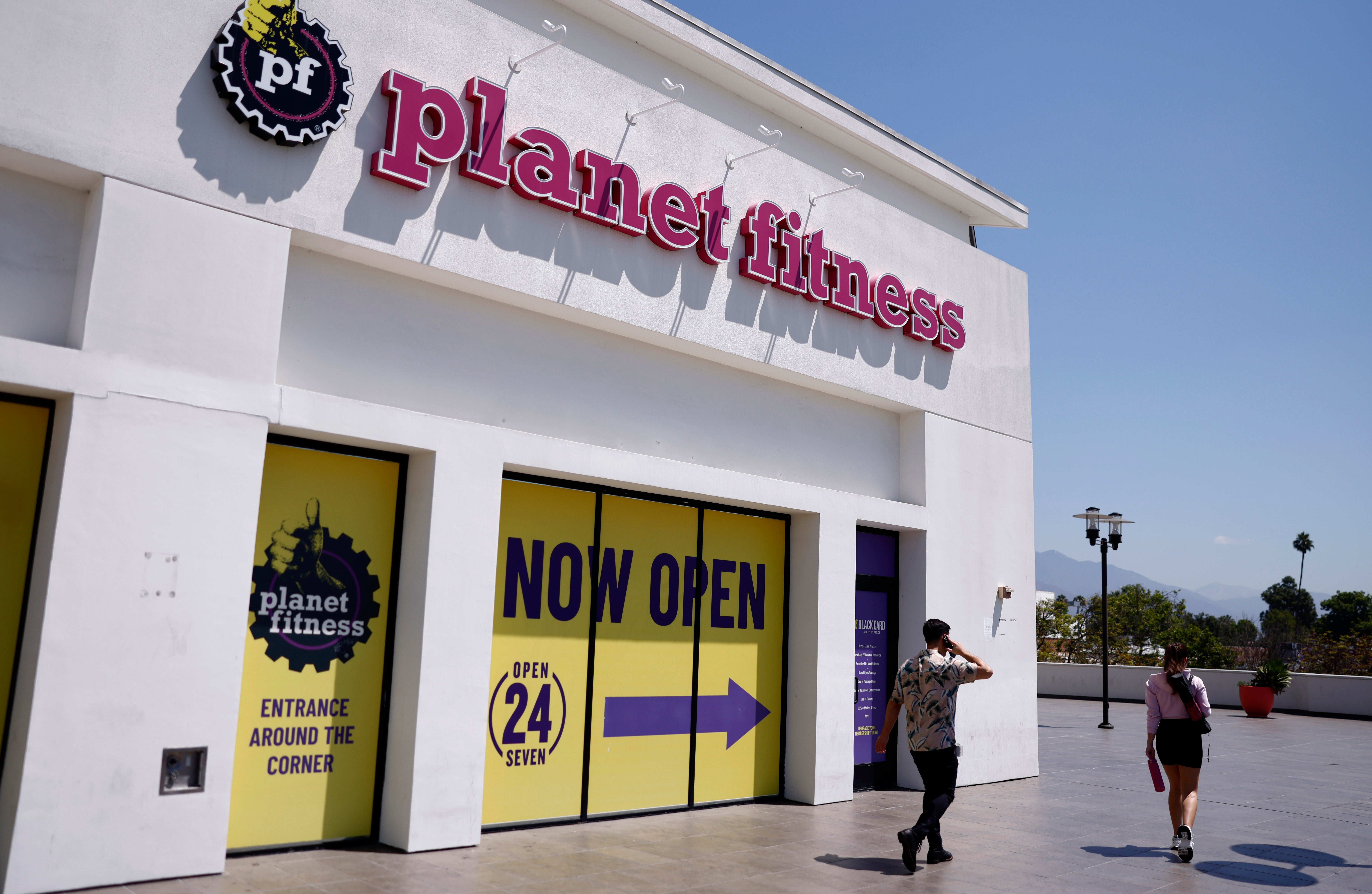 Exempleado de Planet Fitness denuncia discriminación racial tras ser despedido por hacer deberes