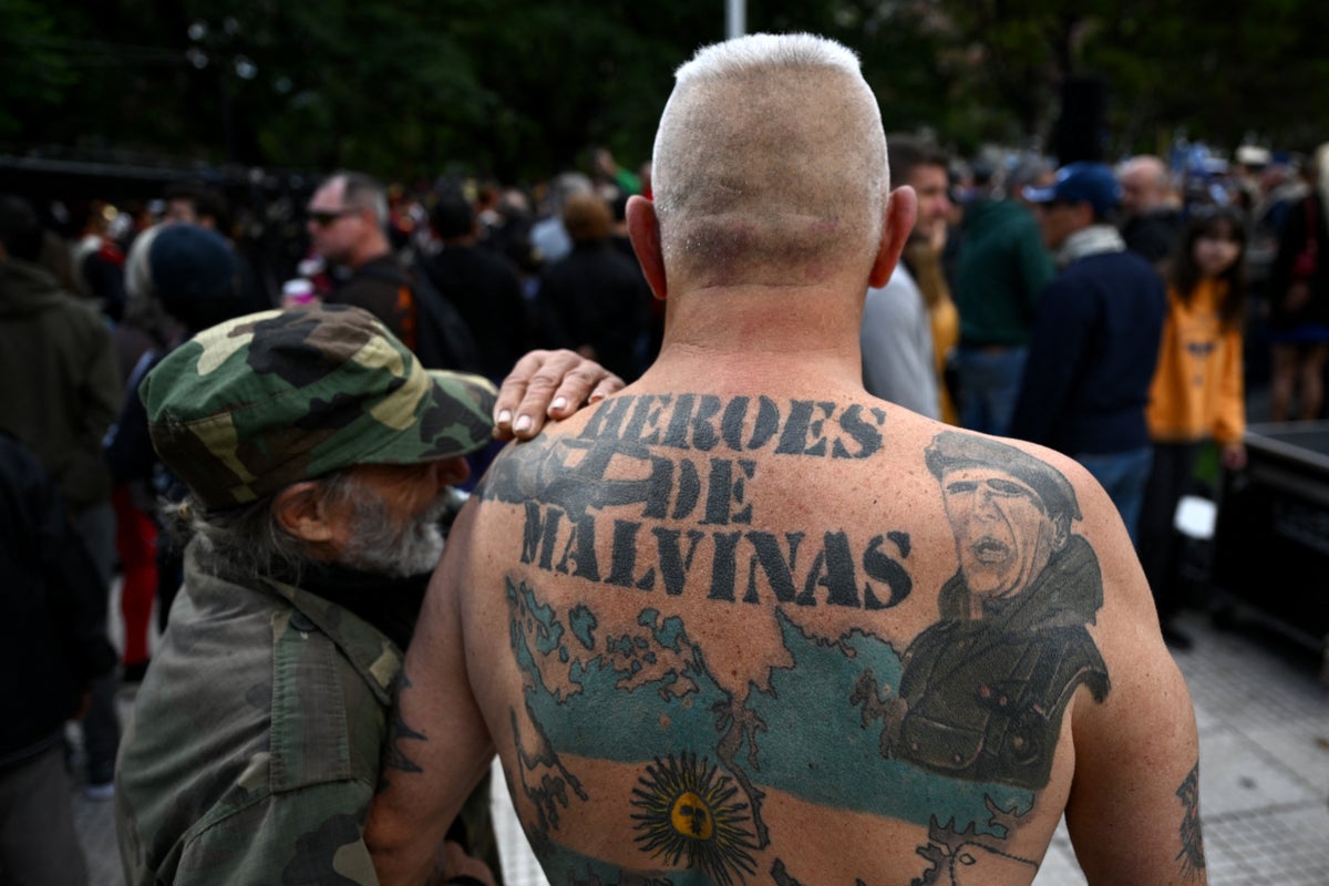 Argentina’s vice-president calls England ‘usurping pirates’ in rant before World Cup clash