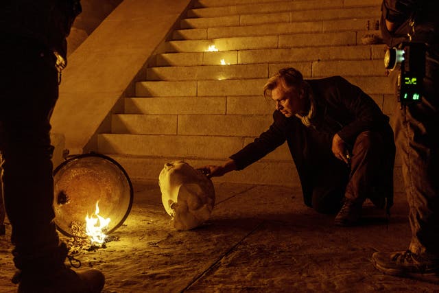 <p>El director Christopher Nolan durante el rodaje de ‘La Odisea’</p>